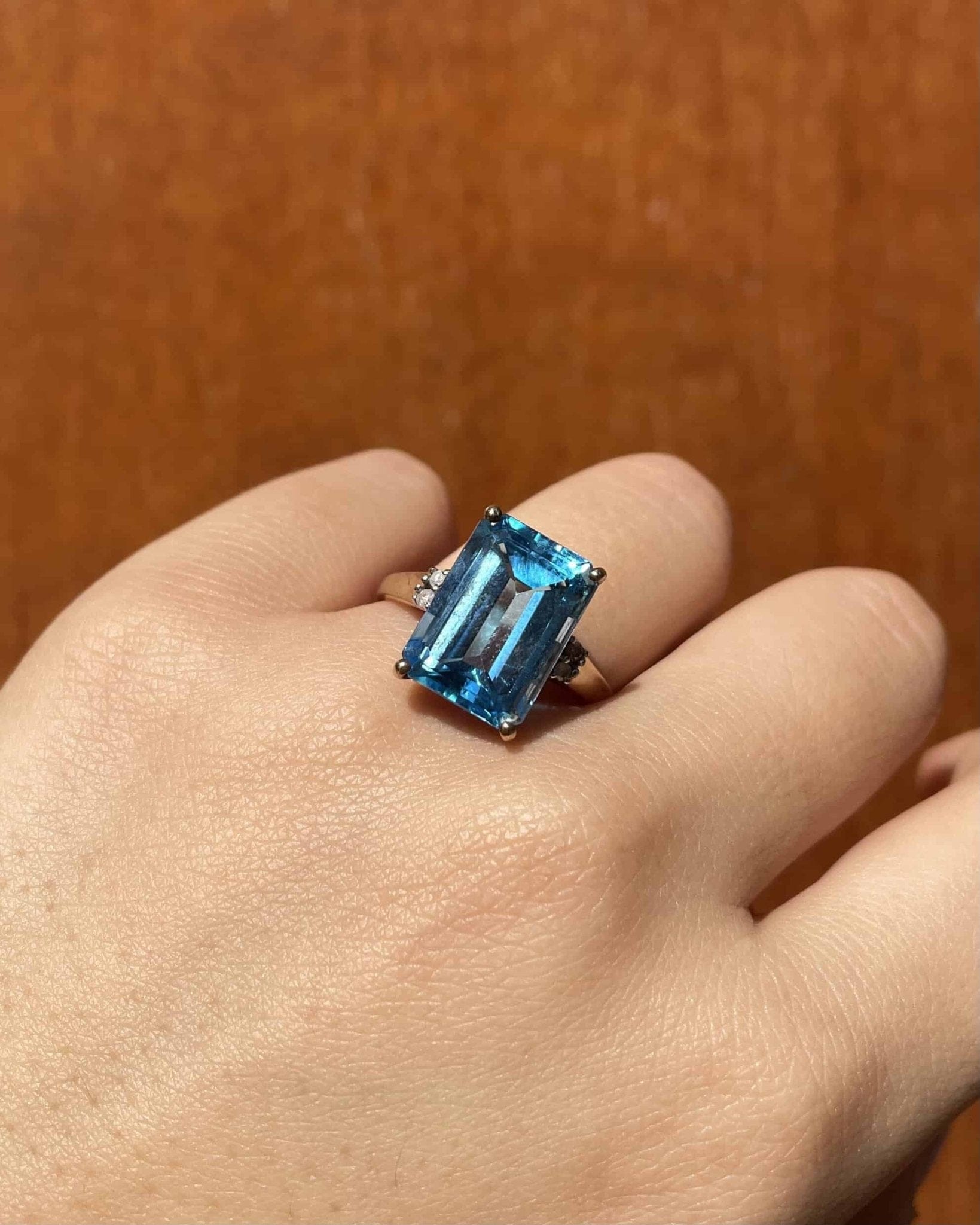 Bague Trilogie Topaze 8.30 carats &amp; 4 Diamants "Greta" - Elliade Paris