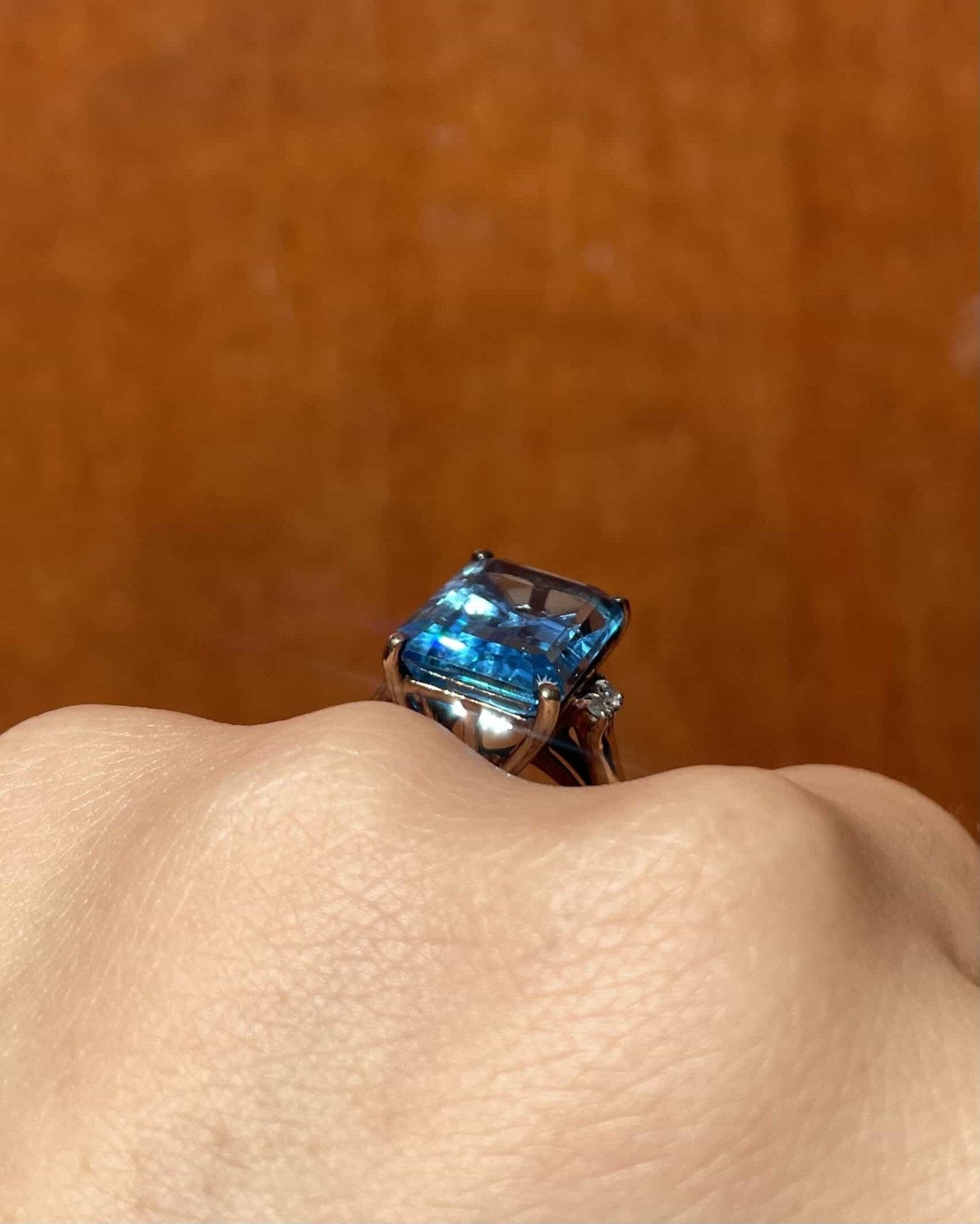Bague Trilogie Topaze 8.30 carats &amp; 4 Diamants "Greta" - Elliade Paris