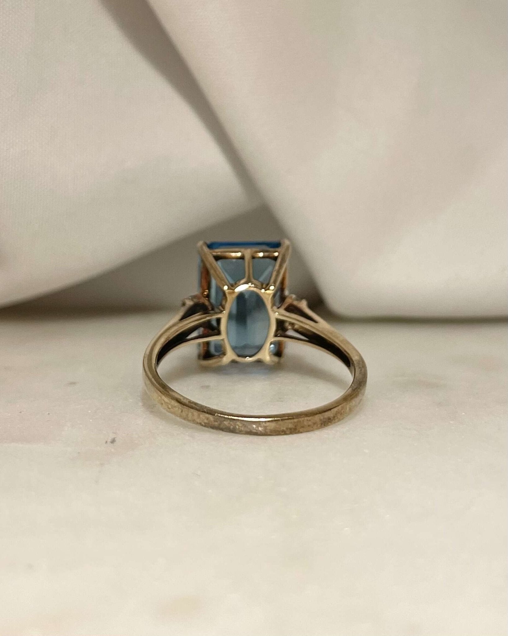 Bague Trilogie Topaze 8.30 carats &amp; 4 Diamants &quot;Greta&quot; - Elliade Paris