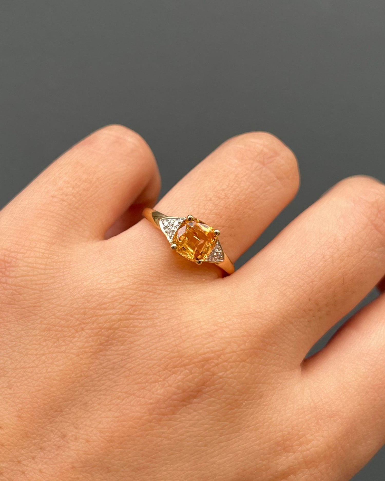 Bague Trilogie Topaze Jaune 1.65 carat &amp; 6 Diamants &quot;Flavie&quot; - Elliade Paris