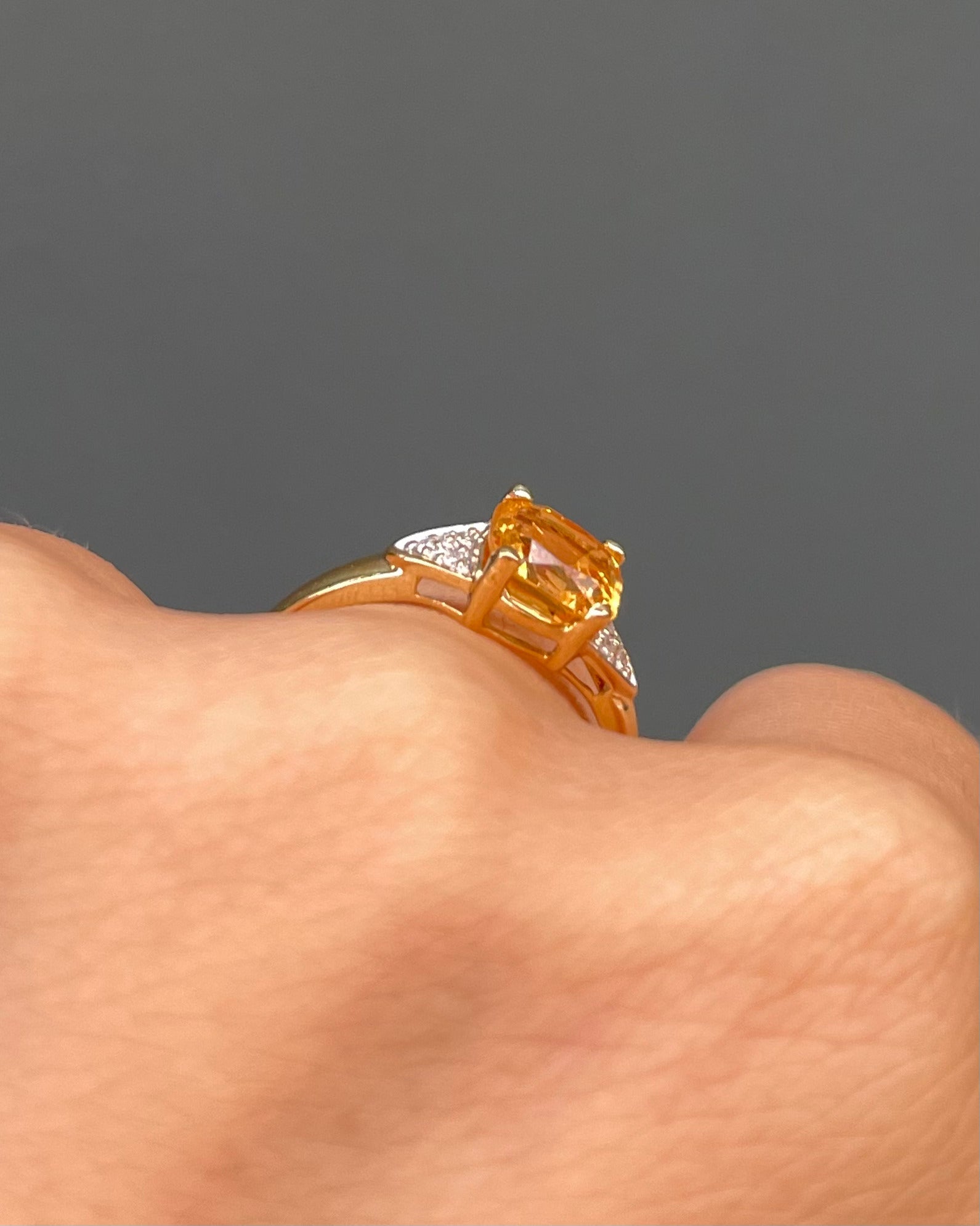 Bague Trilogie Topaze Jaune 1.65 carat &amp; 6 Diamants "Flavie" - Elliade Paris