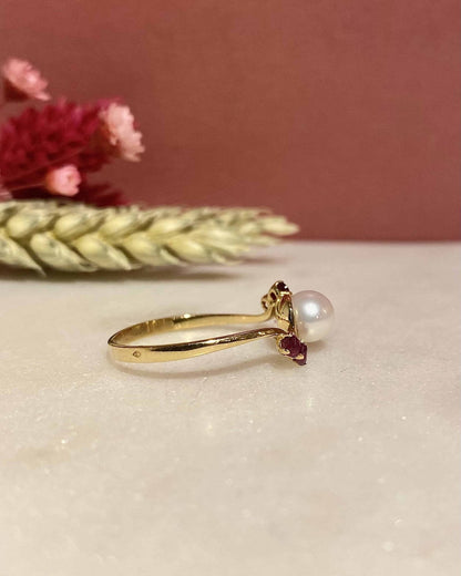 Bague Trilogie Tourbillon Perle et Rubis &quot;Christina&quot; - Elliade Paris