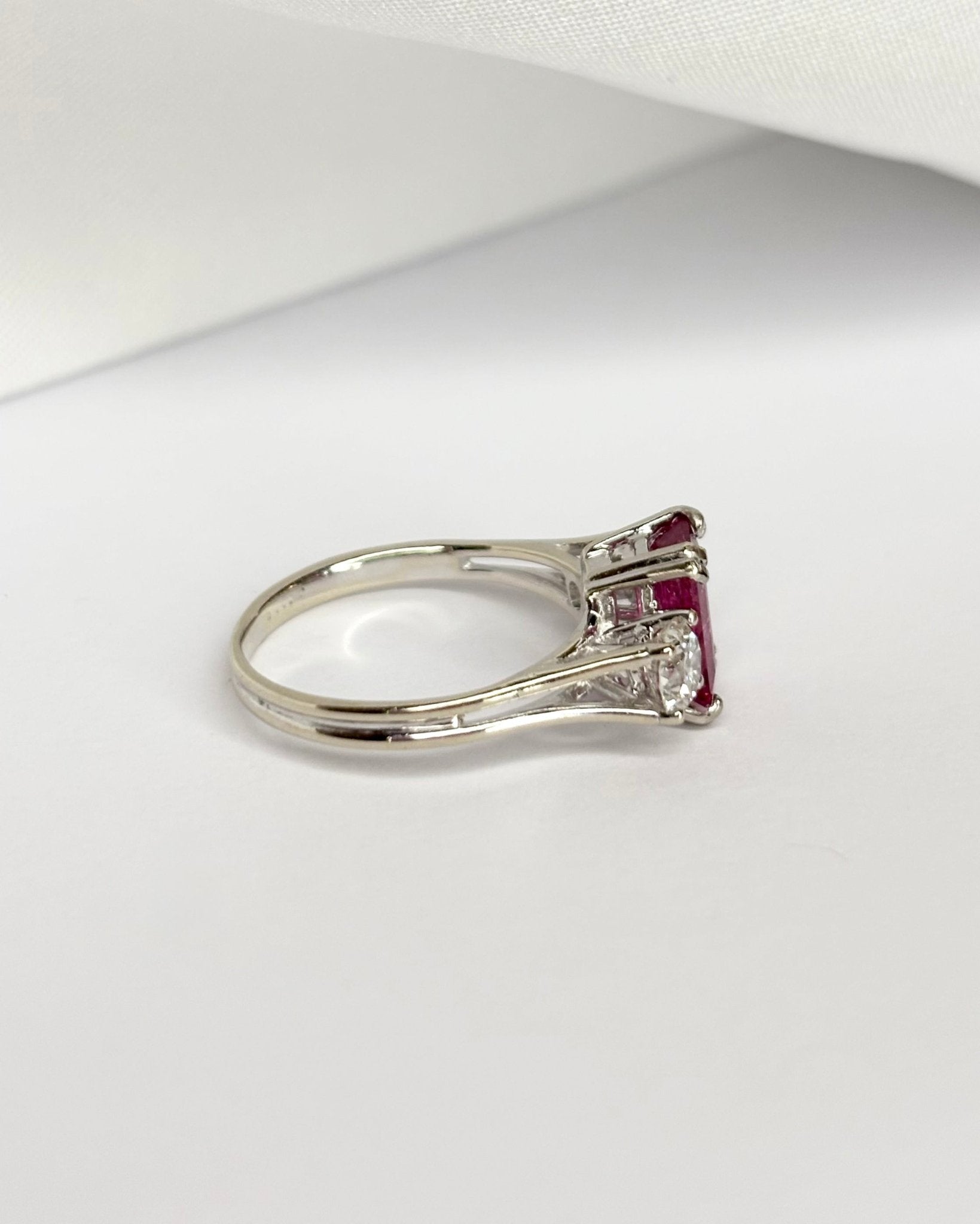 Bague Trilogie Tourmaline 1.50 carat &amp; 2 Diamants "Lou" - Elliade Paris