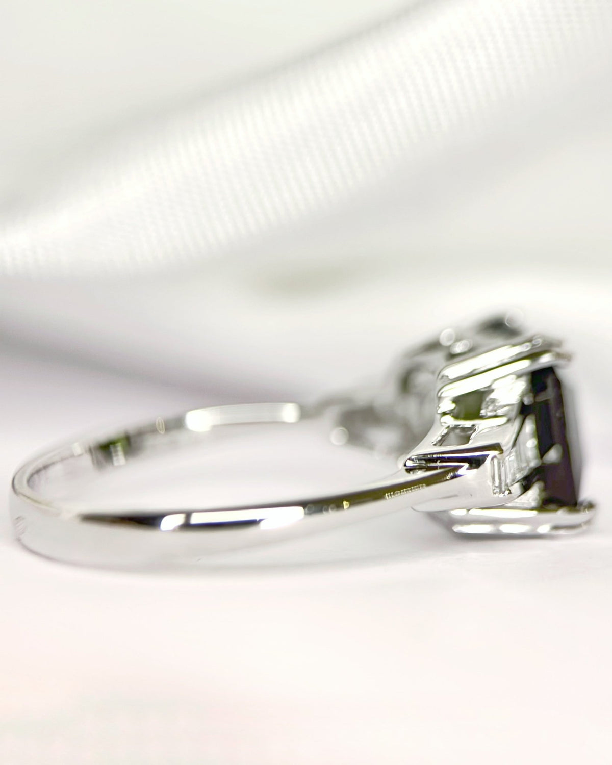 Bague Trilogie Tourmaline 2.54 carats &amp; Diamants "Véridise" - Elliade Paris