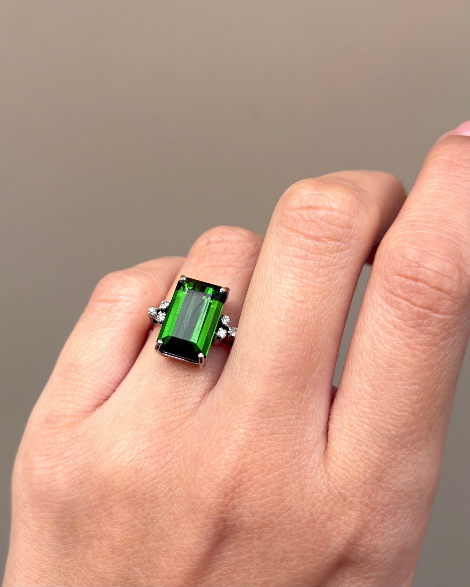 Bague Trilogie Tourmaline 6.20 carats &amp; 6 Diamants "Aude" - Elliade Paris