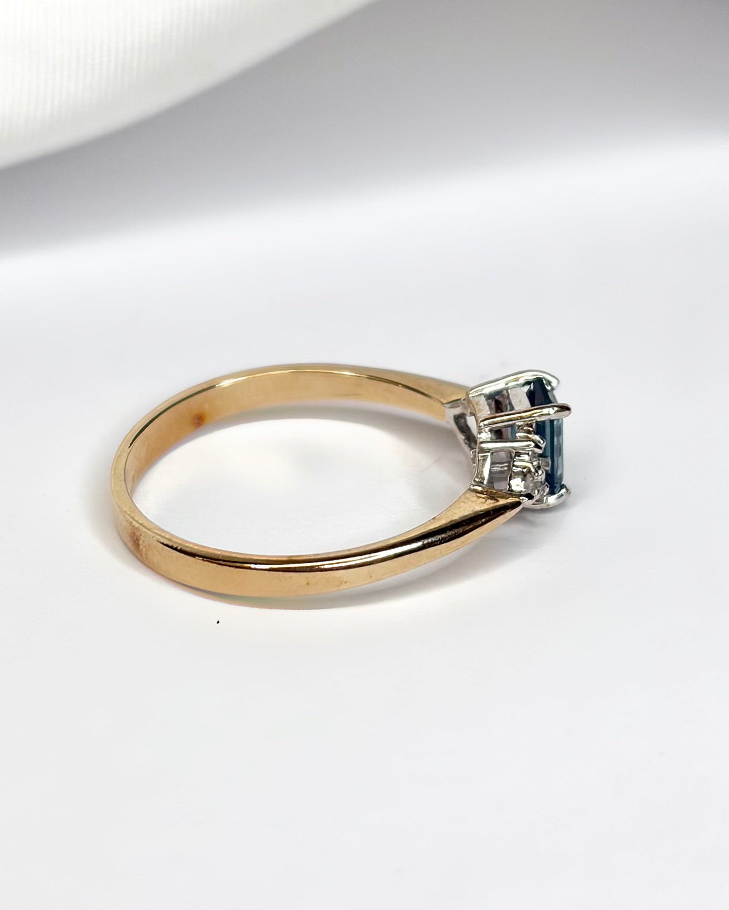 Bague Trilogie Tourmaline Indigolite 0.57 carat &amp; Diamants "Adèle" - Elliade Paris