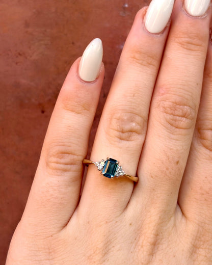 Bague Trilogie Tourmaline Indigolite 0.57 carat &amp; Diamants "Adèle" - Elliade Paris