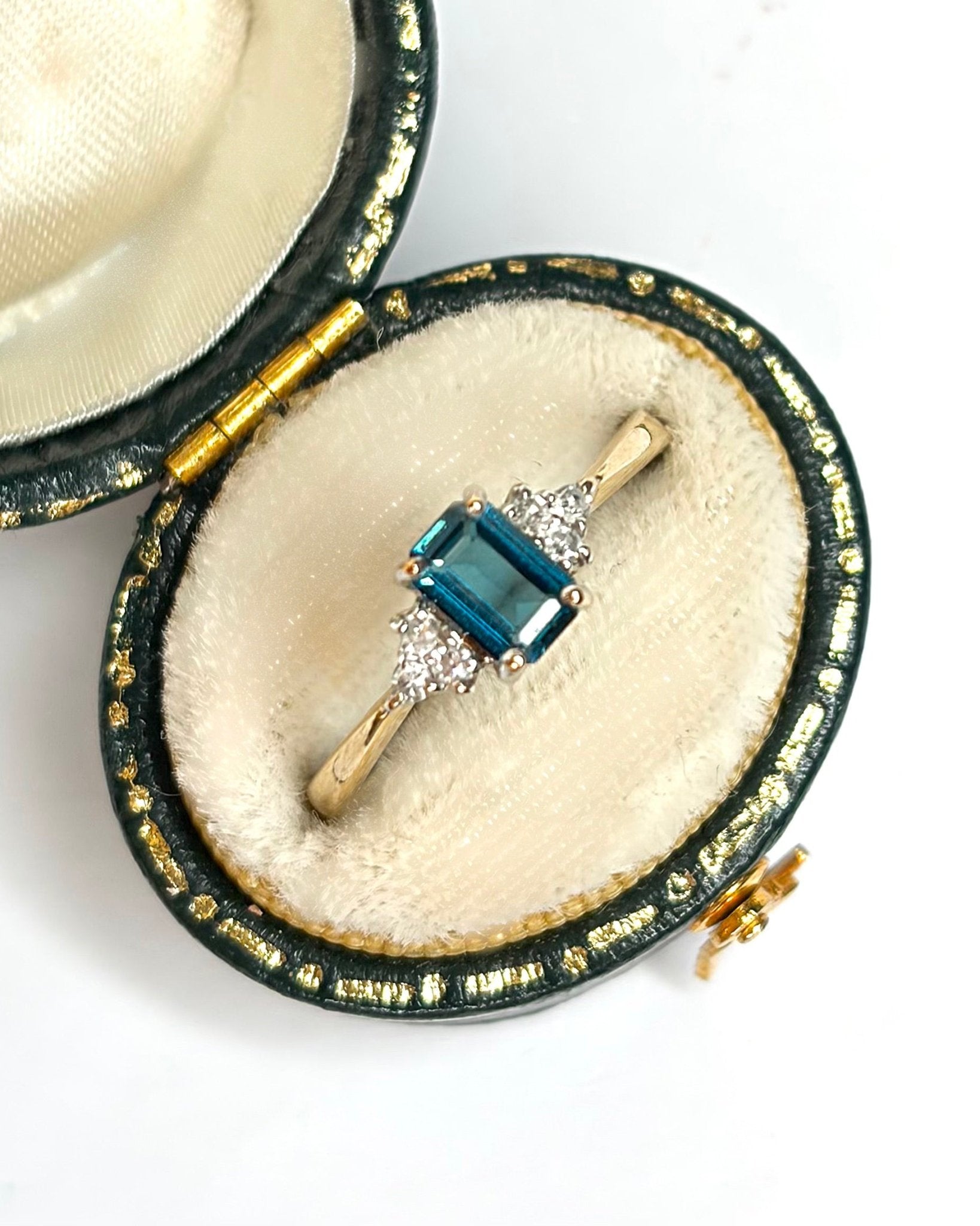 Bague Trilogie Tourmaline Indigolite 0.57 carat &amp; Diamants "Adèle" - Elliade Paris
