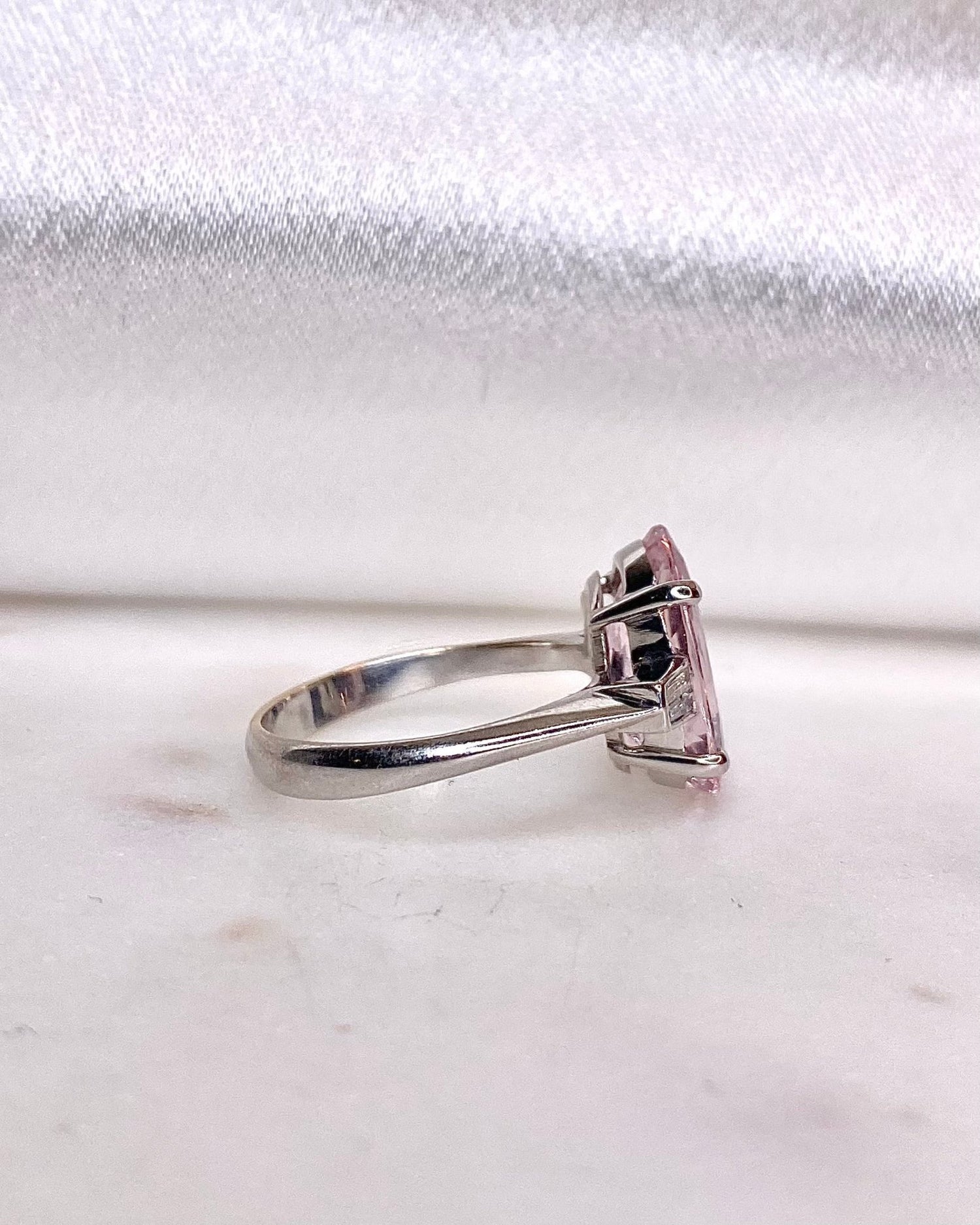 Bague Trilogie Tourmaline Rose 5 carats &amp; Diamants &quot;Ophélia&quot; - Elliade Paris