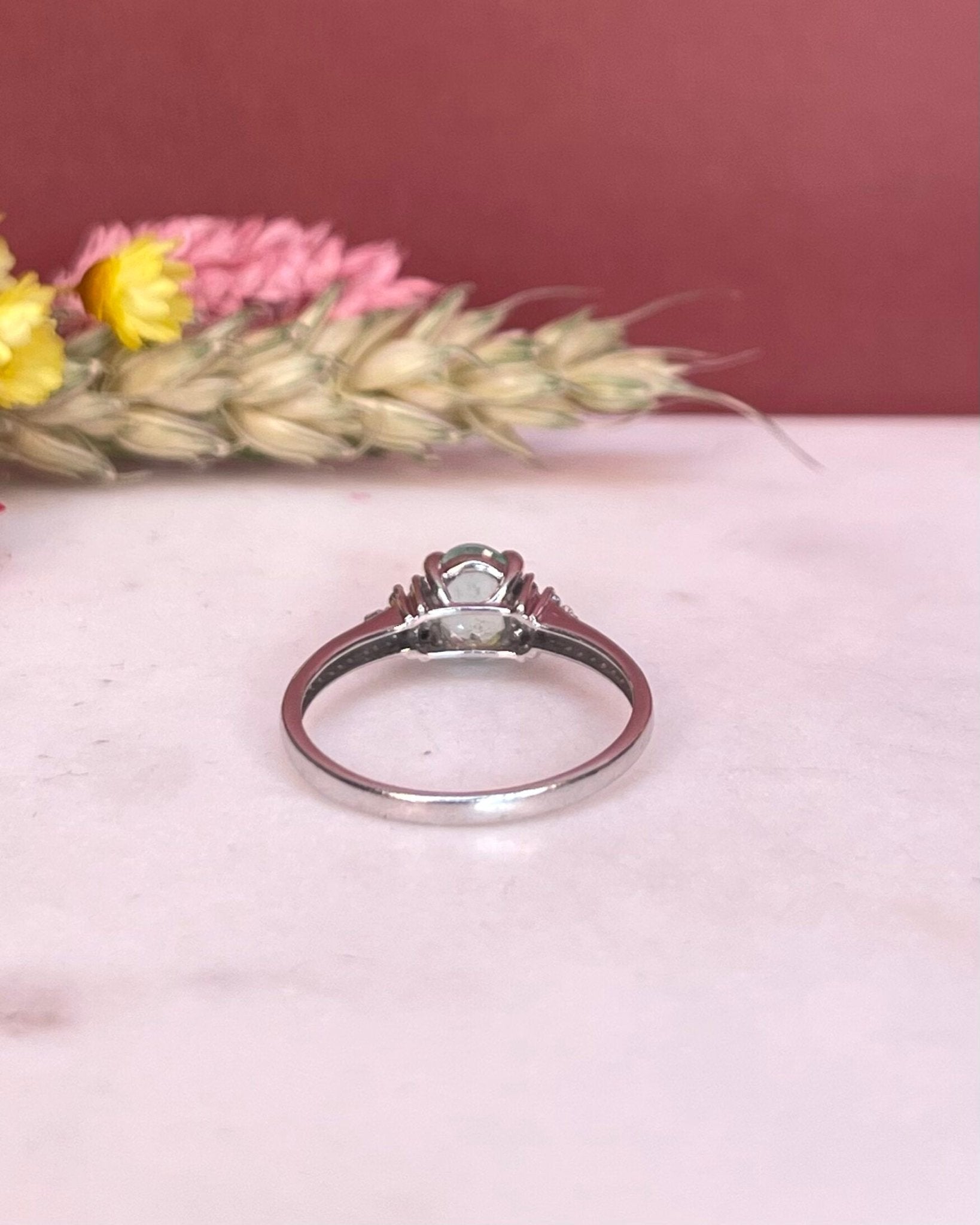 Bague Trilogie Tourmaline Verte 0.75 carat &amp; Diamants "Keyla" - Elliade Paris