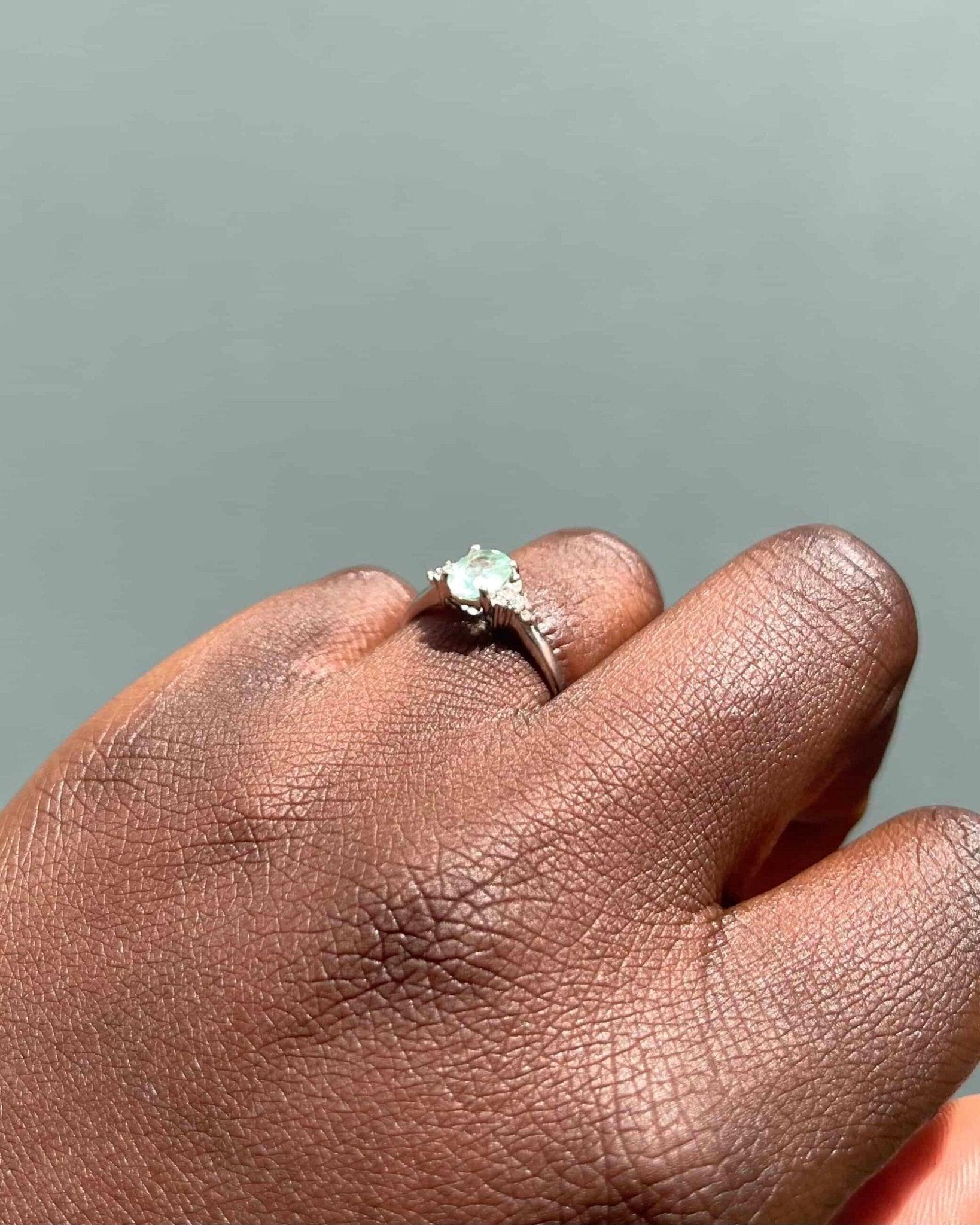 Bague Trilogie Tourmaline Verte 0.75 carat &amp; Diamants "Keyla" - Elliade Paris