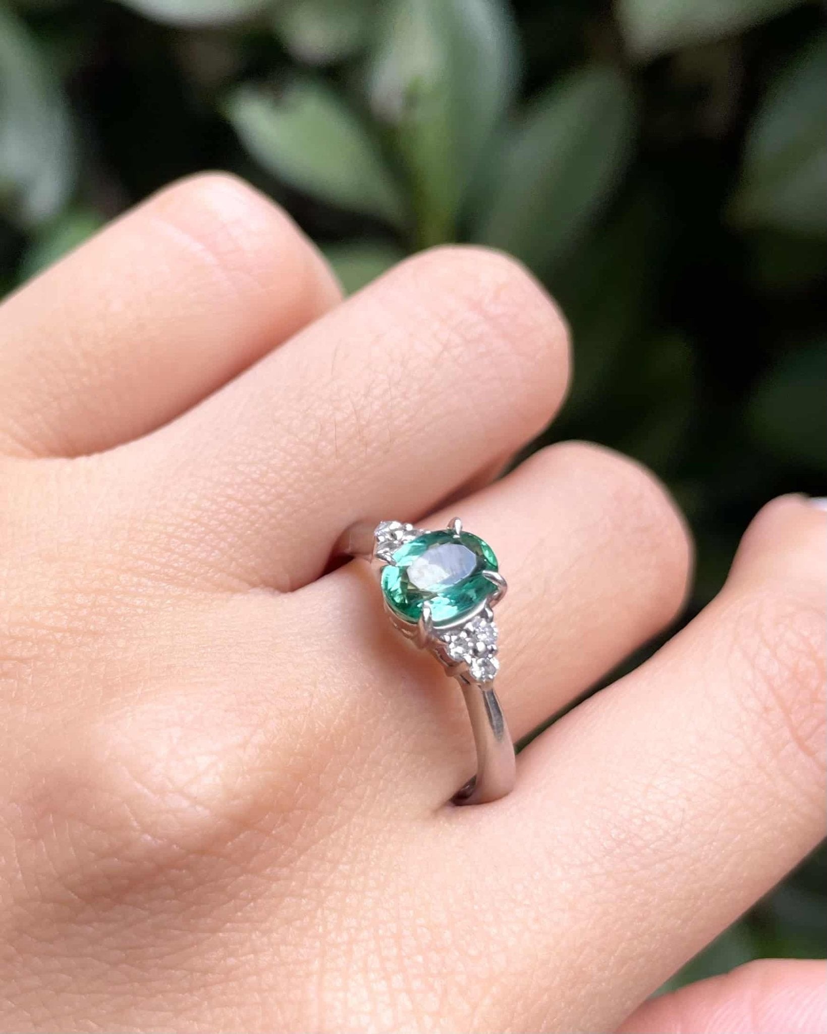Bague Trilogie Tourmaline Verte 0.90 carat &amp; Diamants "Anilson" - Elliade Paris