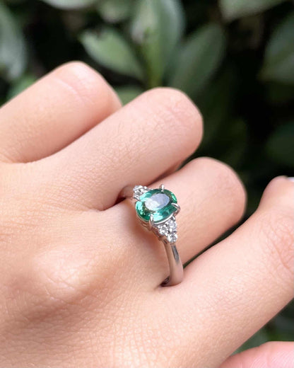 Bague Trilogie Tourmaline Verte 0.90 carat &amp; Diamants &quot;Anilson&quot; - Elliade Paris