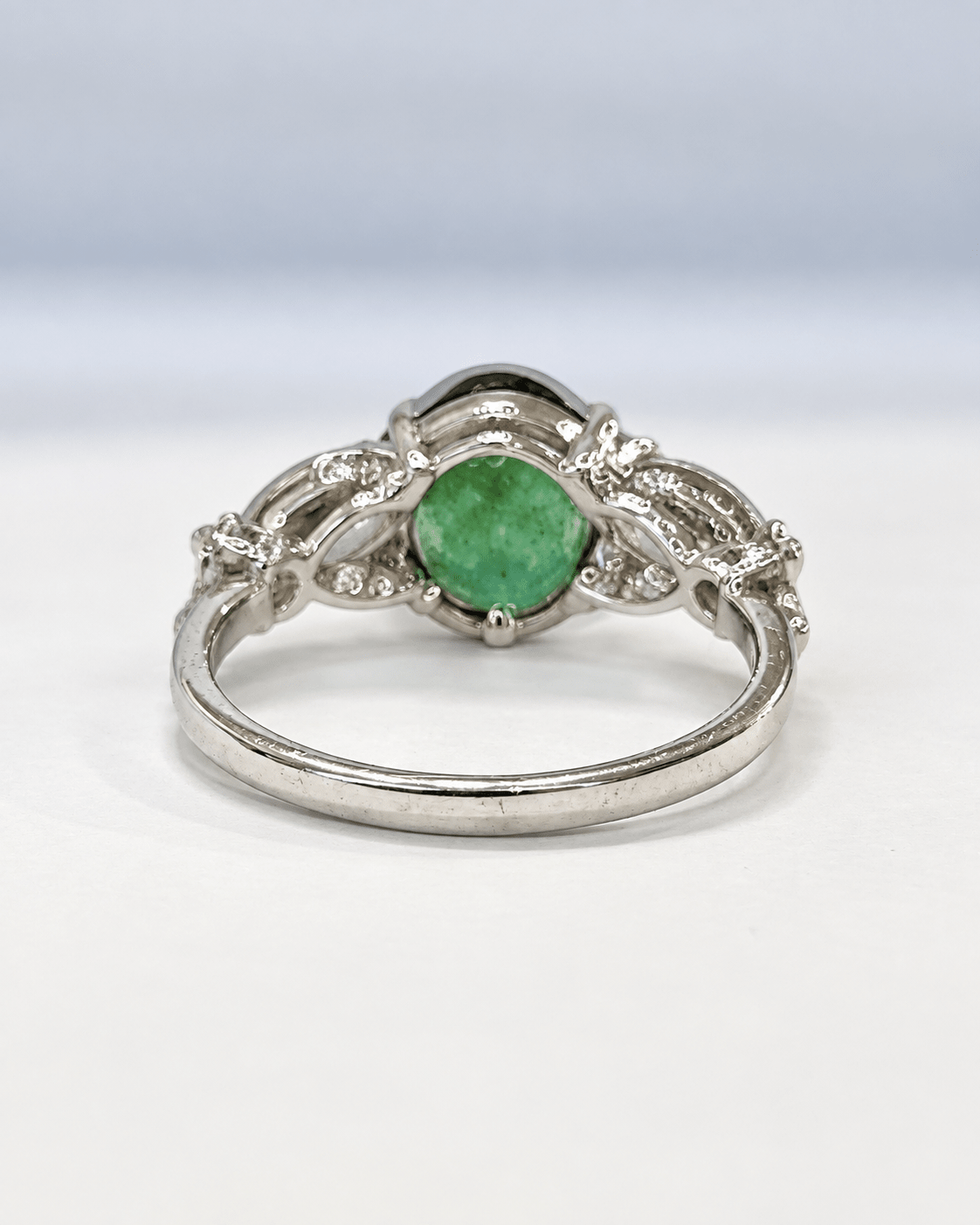 Bague Trilogie Tourmaline Verte 1.50 carat, Saphirs Verts 1.01 carat &amp; Diamants "Martha" - Elliade Paris