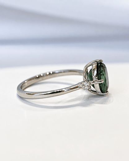 Bague Trilogie Tourmaline Verte 1.79 carat &amp; Diamants "Yolanda" - Elliade Paris