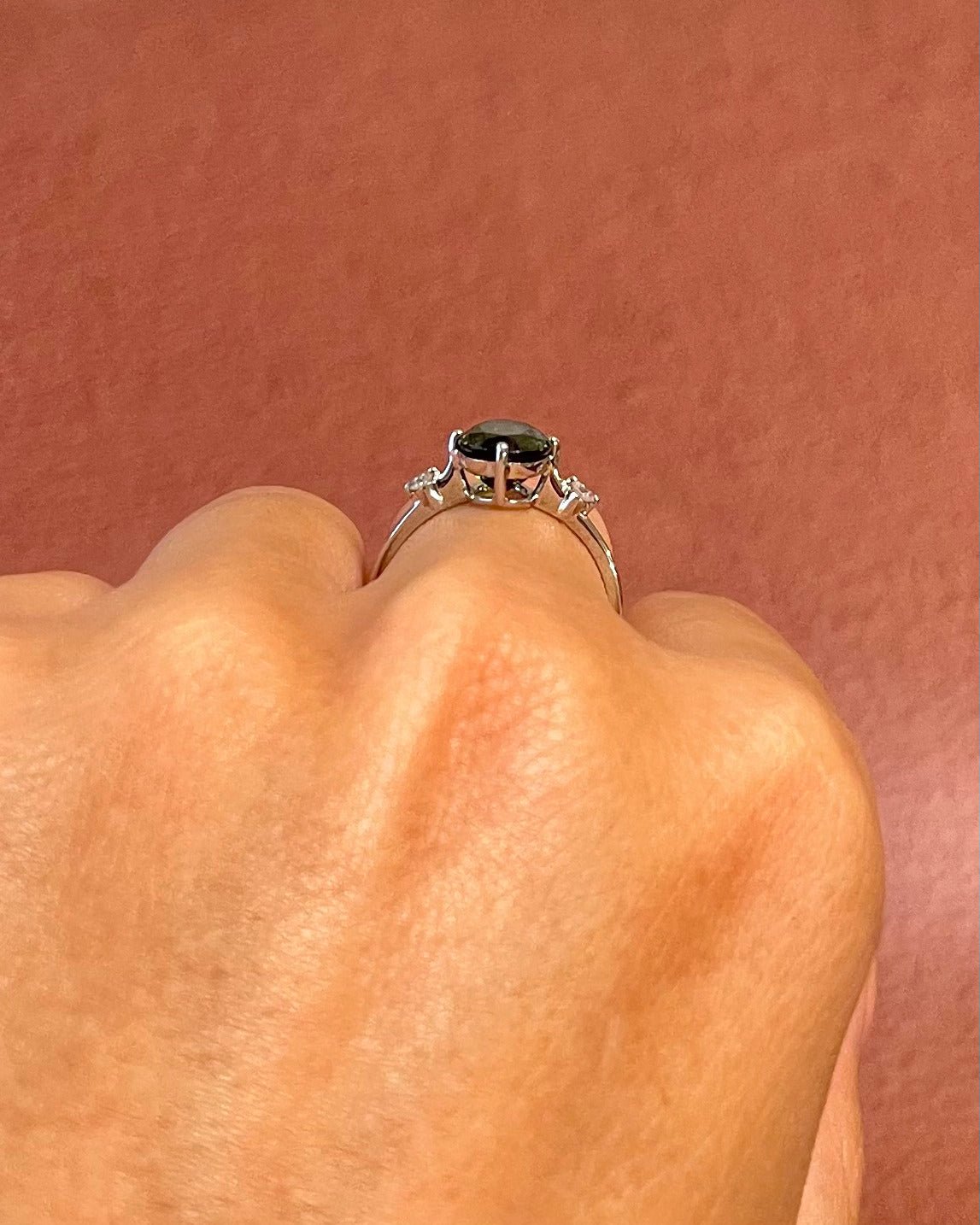Bague Trilogie Tourmaline Verte 1.79 carat &amp; Diamants "Yolanda" - Elliade Paris
