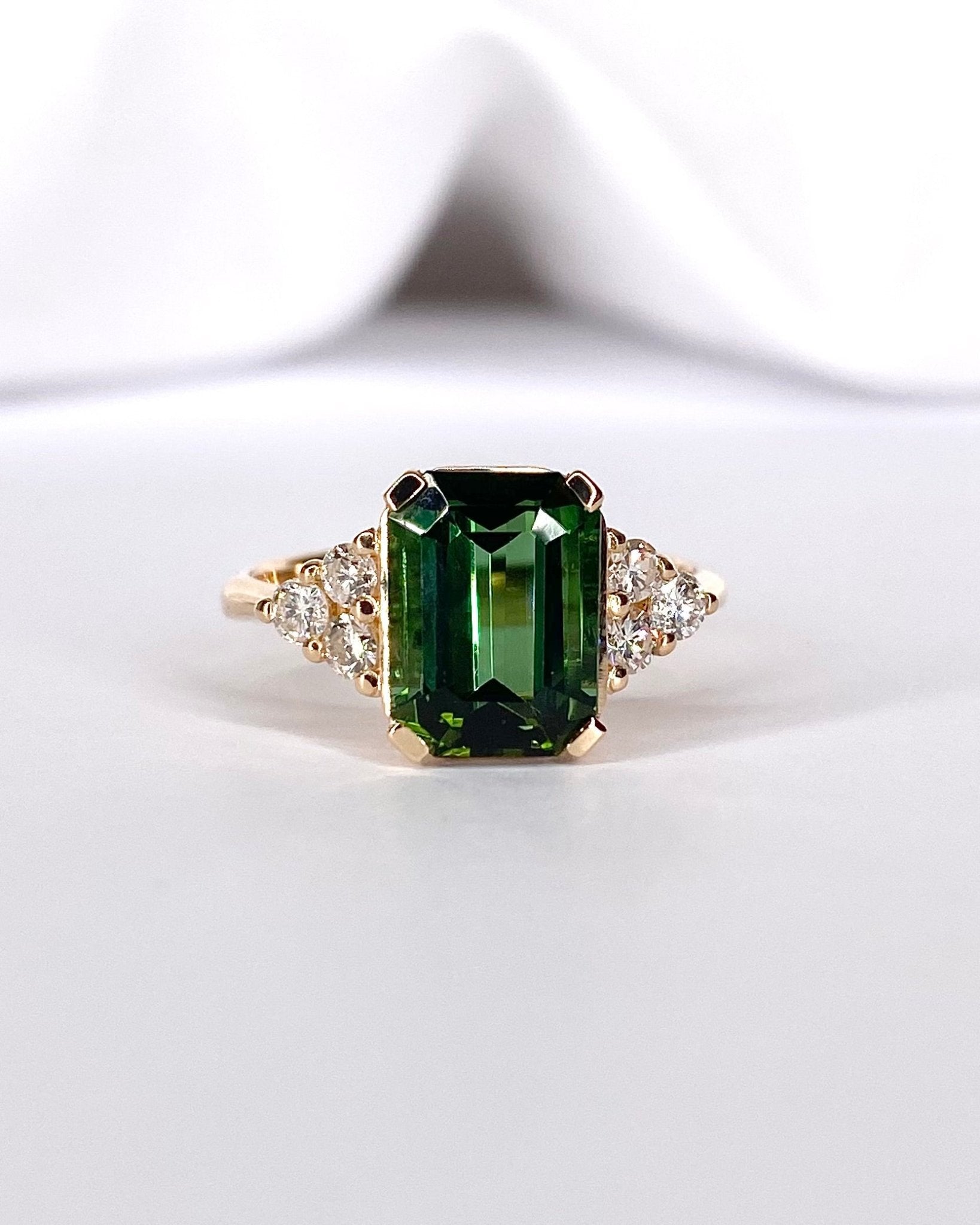 Bague Trilogie Tourmaline Verte 3.30 carats &amp; Diamants 0.30 carat "Abby" - Elliade Paris