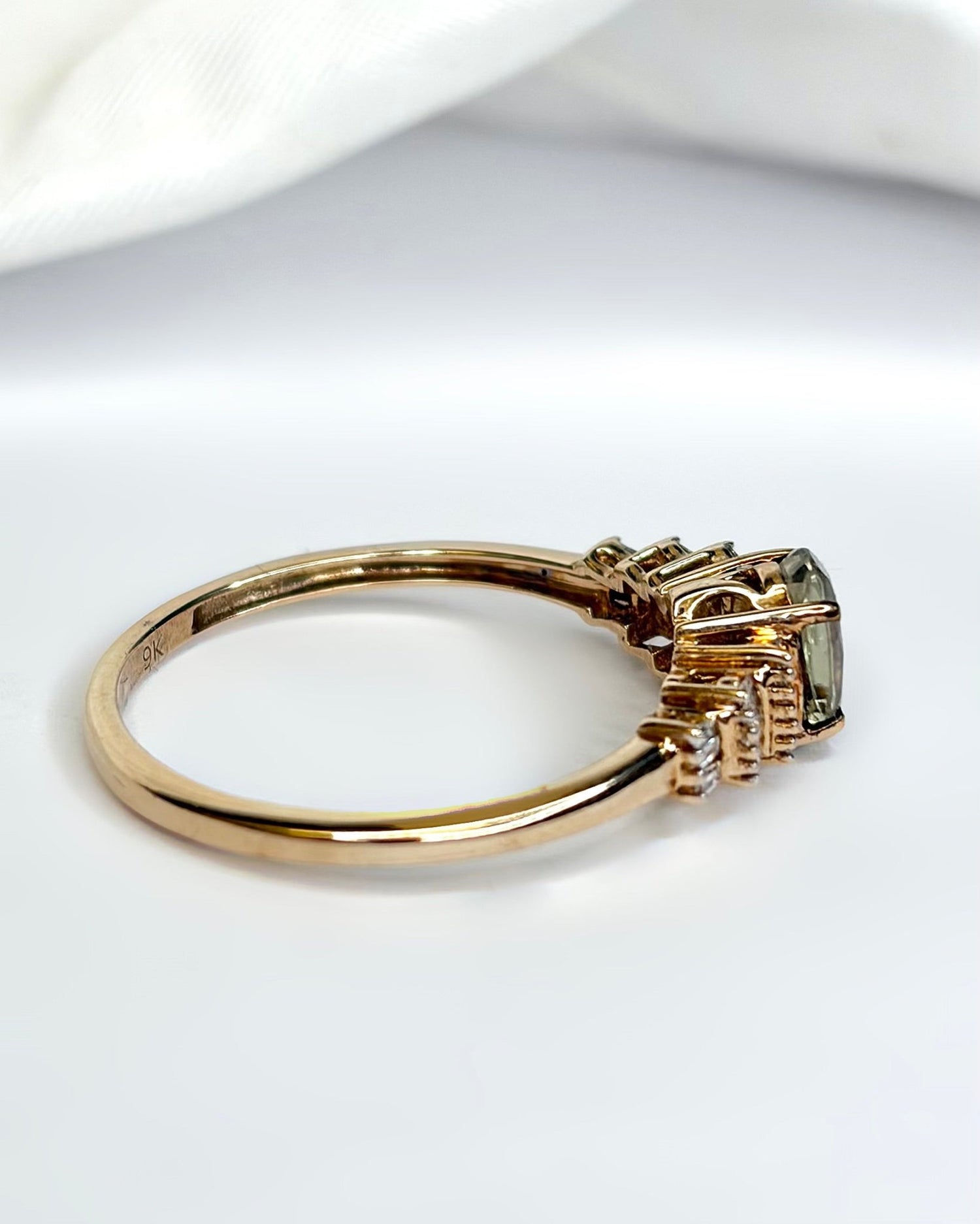 Bague Trilogie Vésuvianite 0.80 carat &amp; Diamants "Ilda" - Elliade Paris