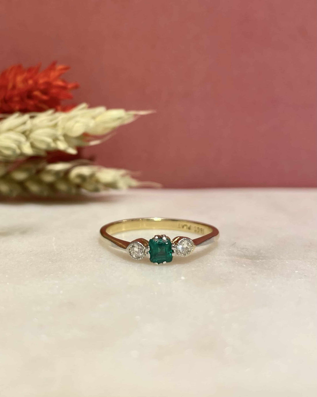 Bague Trilogie Emeraude 0.30 carat &amp; Diamants &quot;Irene&quot;