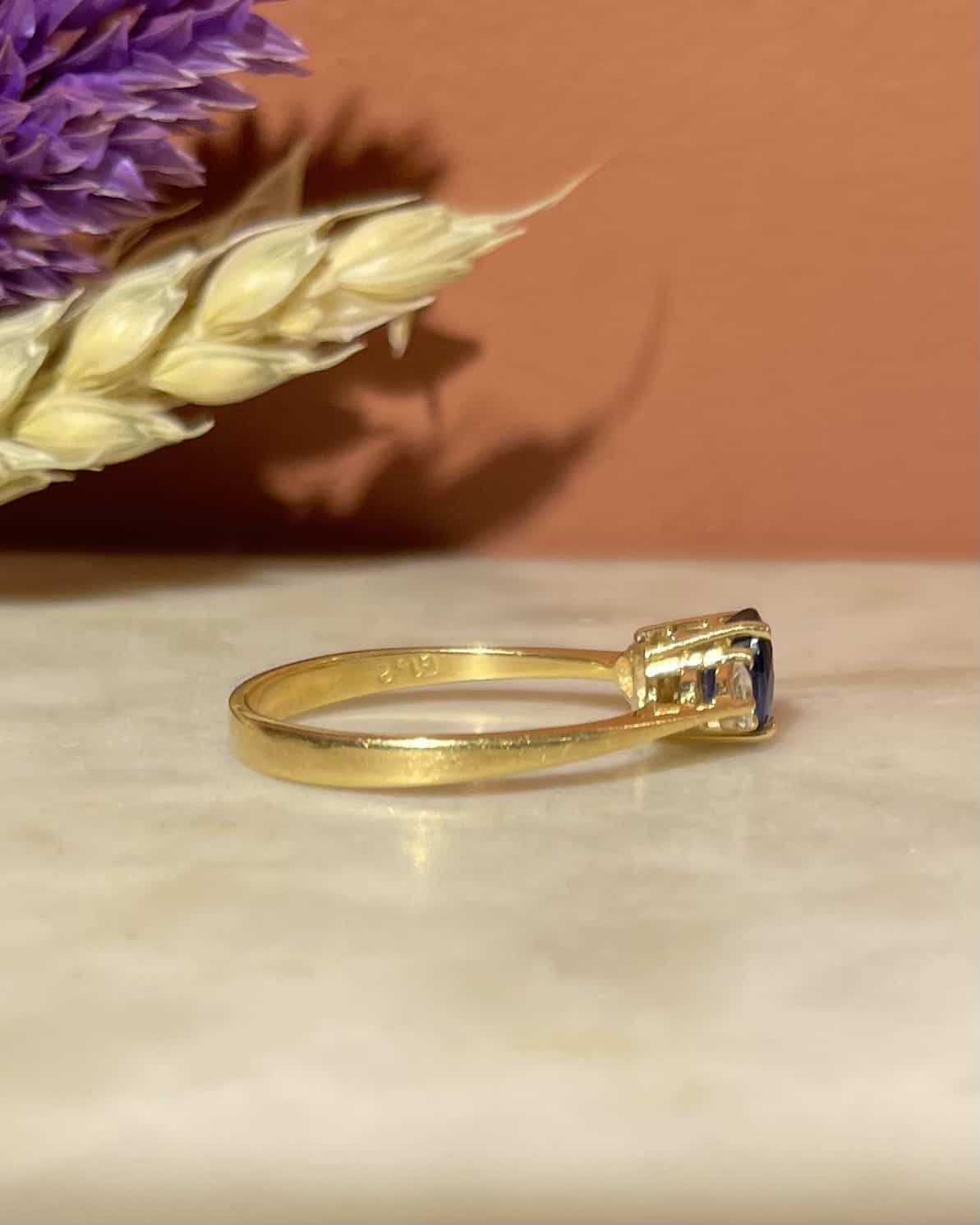 Anillo trilogía de zafiros y diamantes "Edmée"