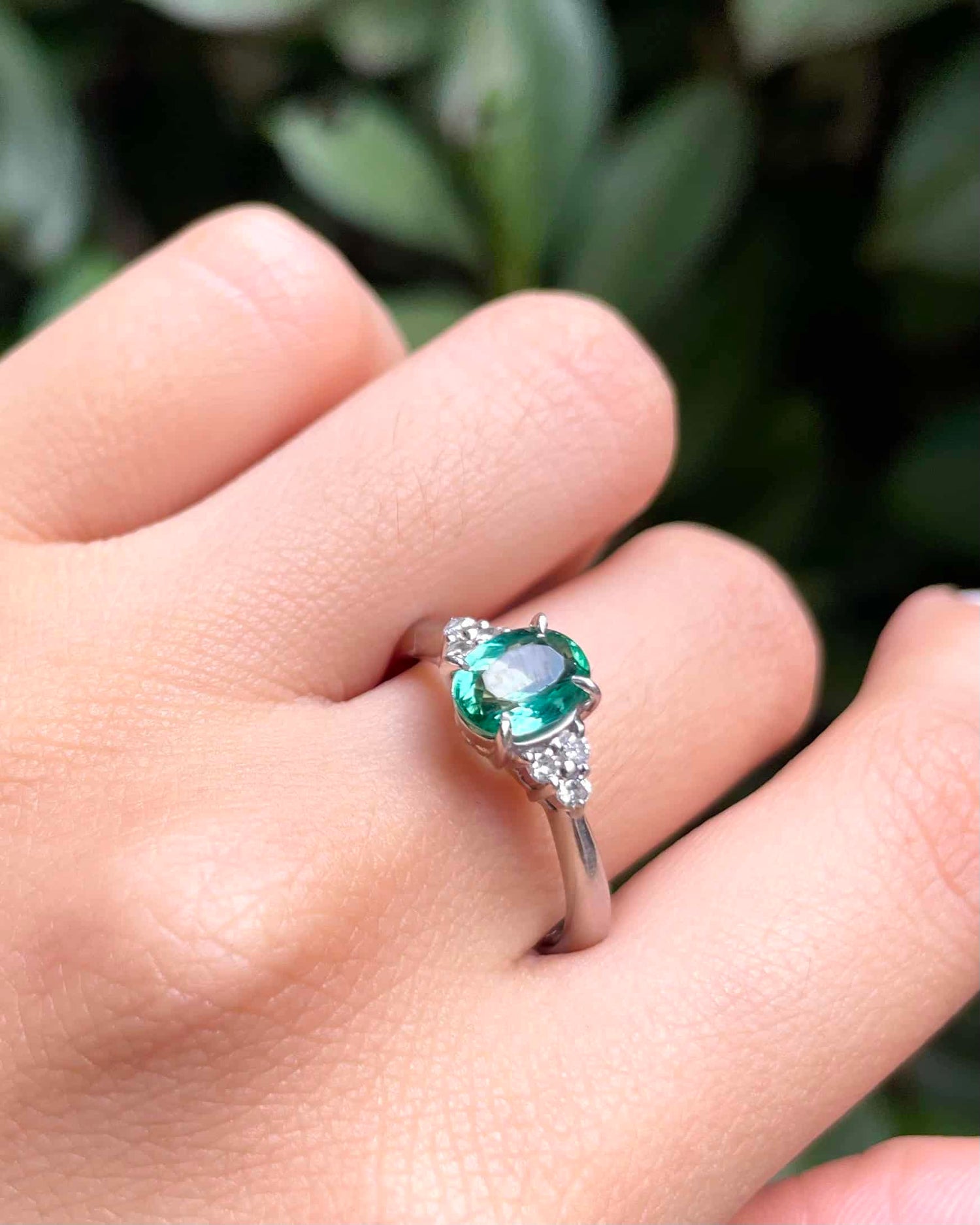 Bague Trilogie Tourmaline Verte 0.90 carat &amp; Diamants &quot;Anilson&quot;