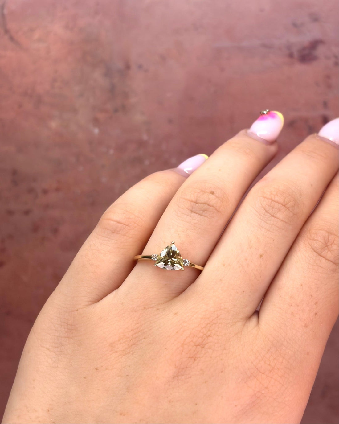 Bague Trilogie Zultanite 2.01 carats &amp; Diamants "Sima" - Elliade Paris