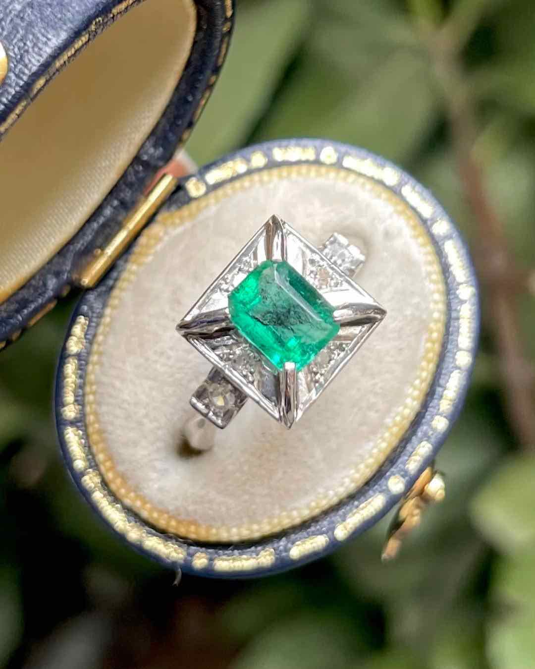 Bague Art-Déco Emeraude 0.75 carat &amp; Diamants "Eyra"