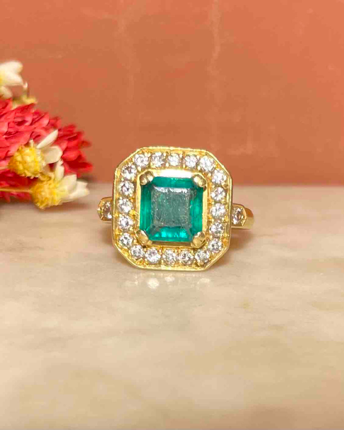 Bague style Art-déco Emeraude 1.60 Carat et Diamants &quot;Kiara&quot;