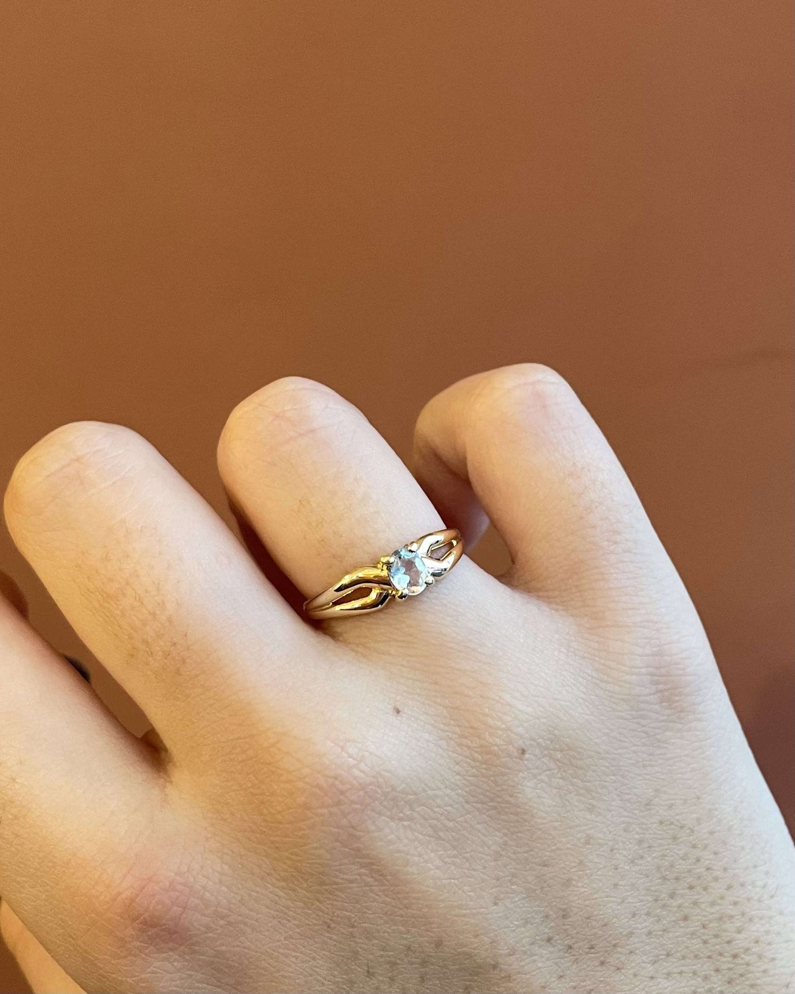 Bague Vintage Aigue - marine 0.30 carat &quot;Hedna&quot; - Elliade Paris