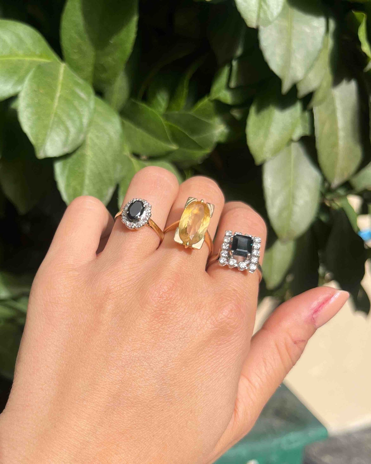 Anillo de margaritas de zafiro y diamantes de 2 quilates &quot;Ryna&quot;