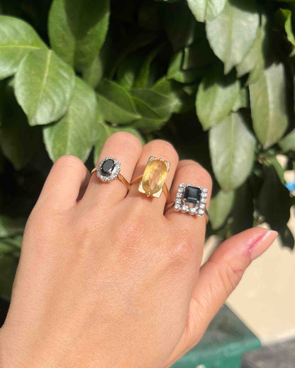 Anillo de margaritas de zafiro y diamantes de 2 quilates &quot;Ryna&quot;