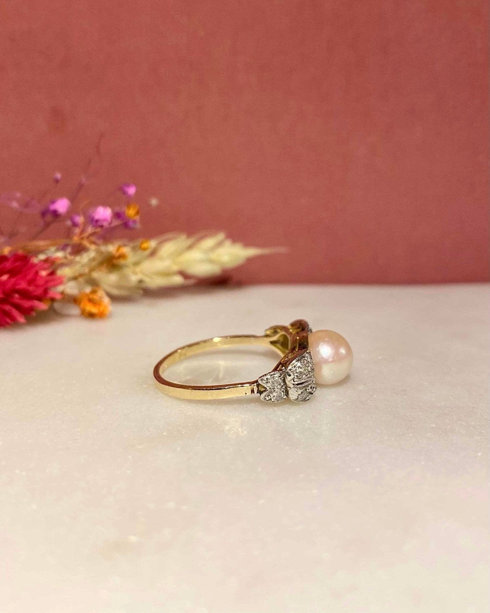 Bague Vintage Art - Déco Nœud Perle &amp; Diamants "Nora" - Elliade Paris