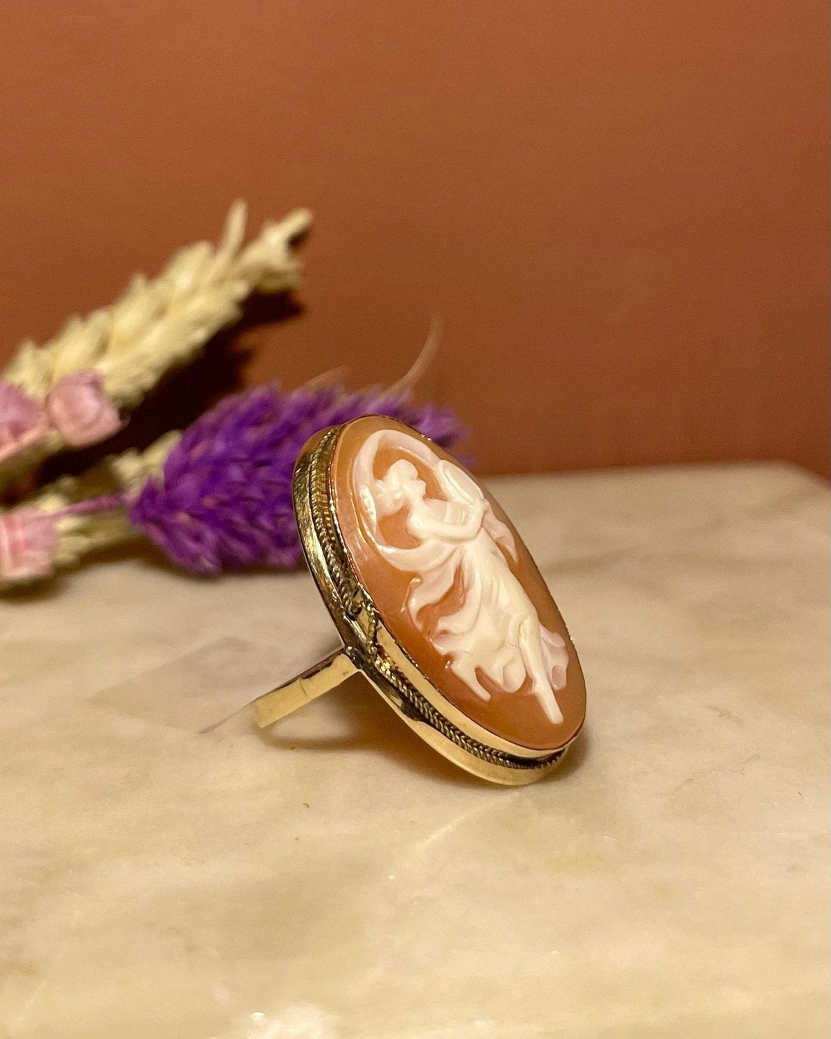Bague Vintage Camée Coquille "Petros" - Elliade Paris