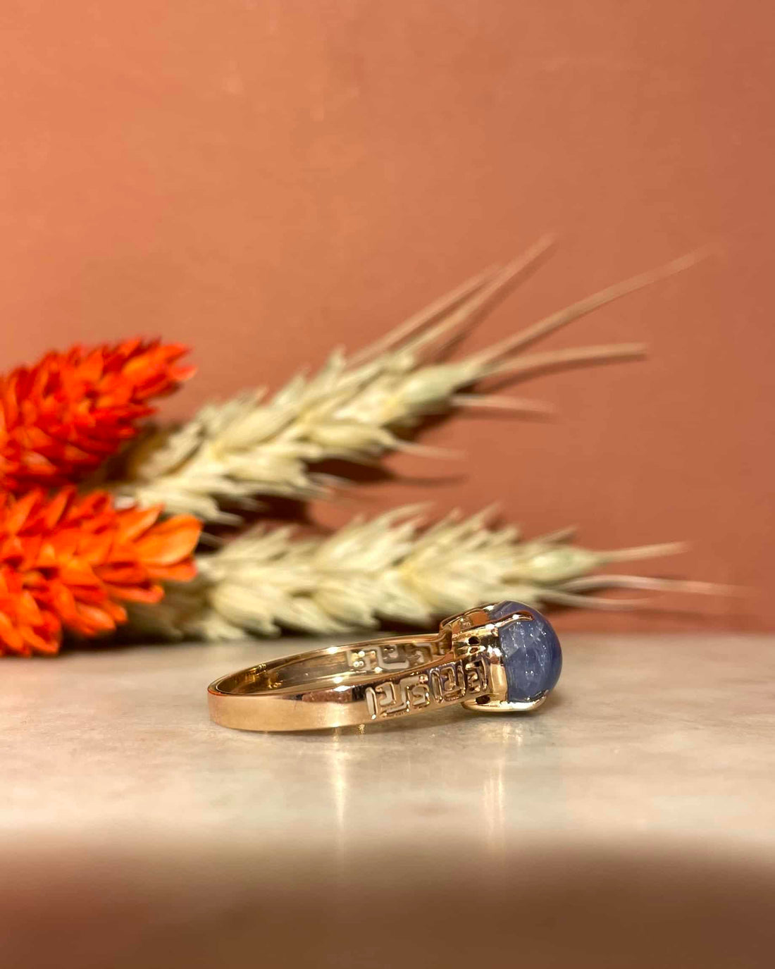 Bague Vintage Saphir 5.20 carats cabochon &quot;Antonia&quot;