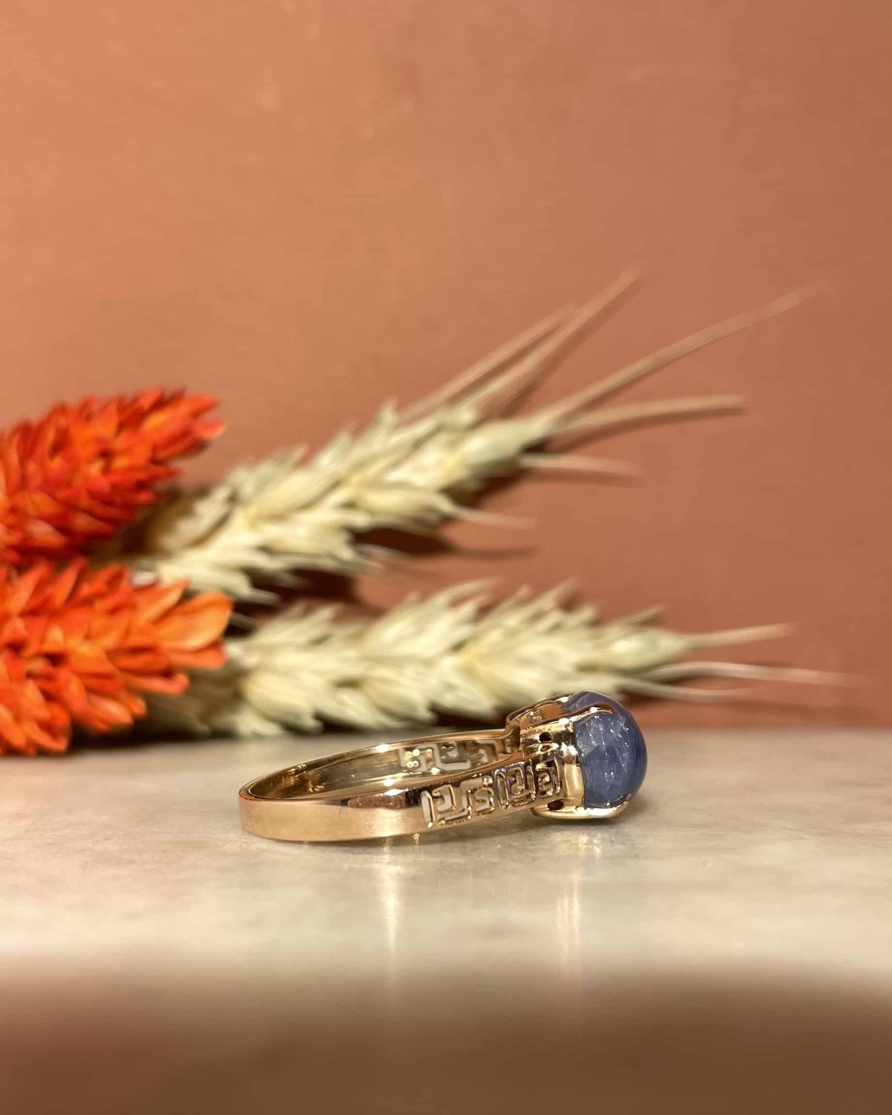 Bague Vintage Saphir 5.20 carats cabochon "Antonia"