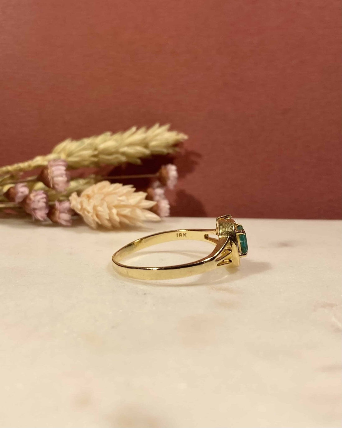 Bague Vintage Emeraude 0.50 carat &amp; Diamants &quot;Nicola&quot; - Elliade Paris