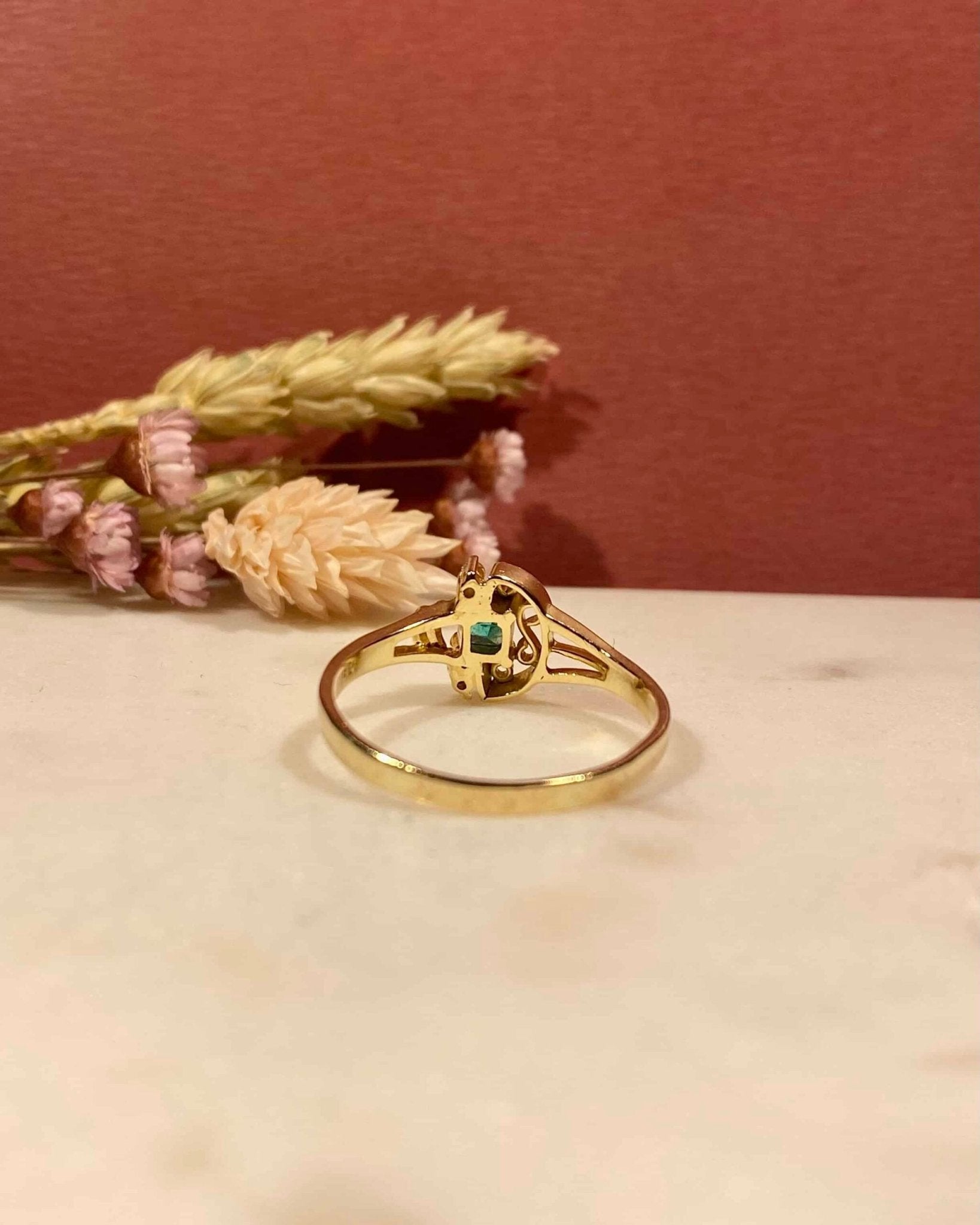 Bague Vintage Emeraude 0.50 carat &amp; Diamants &quot;Nicola&quot; - Elliade Paris