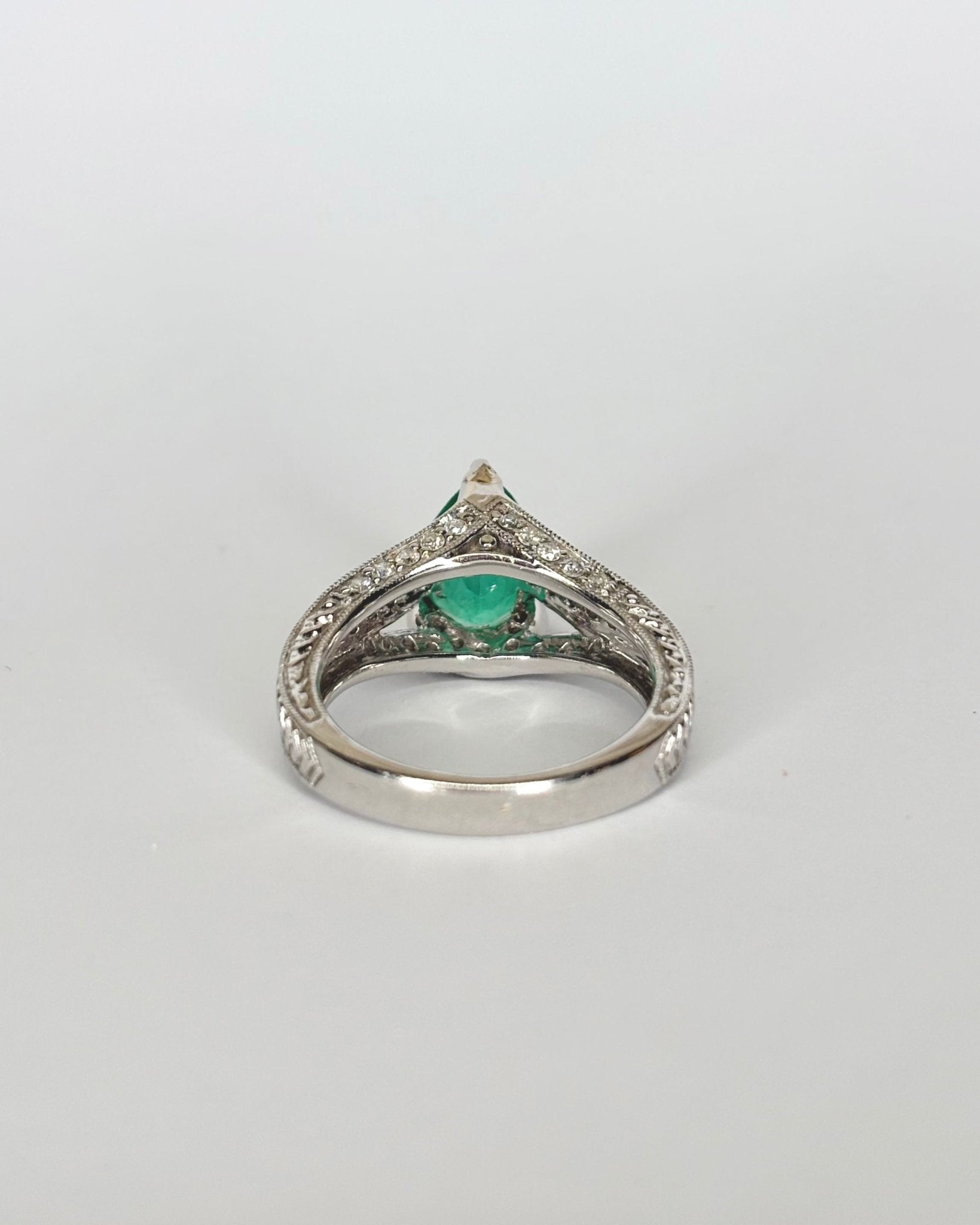 Bague Vintage Émeraude 2 cts &amp; 33 Diamants "Gladys" - Elliade Paris