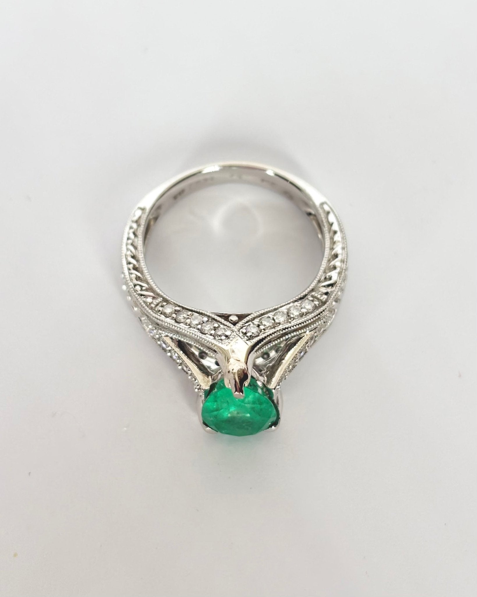 Bague Vintage Émeraude 2 cts &amp; 33 Diamants "Gladys" - Elliade Paris