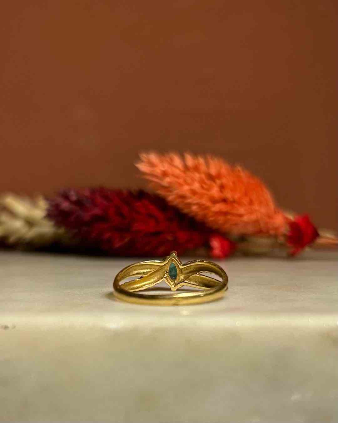 Bague Tourbillon Emeraude "Silvia" - Elliade Paris