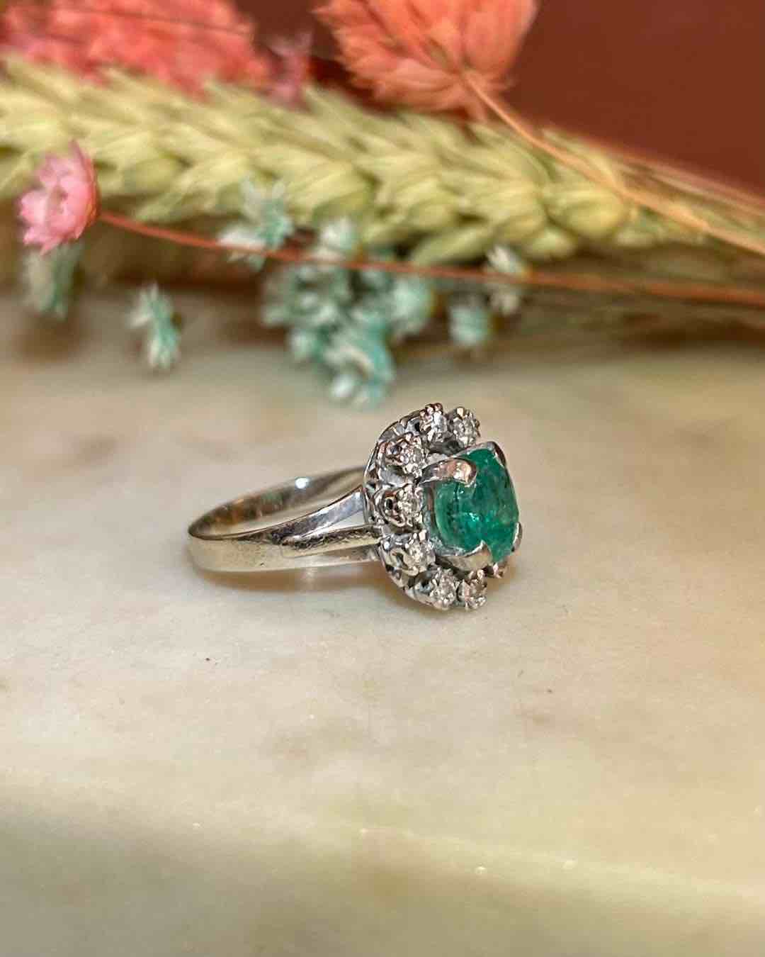 Bague Marguerite émeraude &amp; diamants &quot;Ashley&quot;