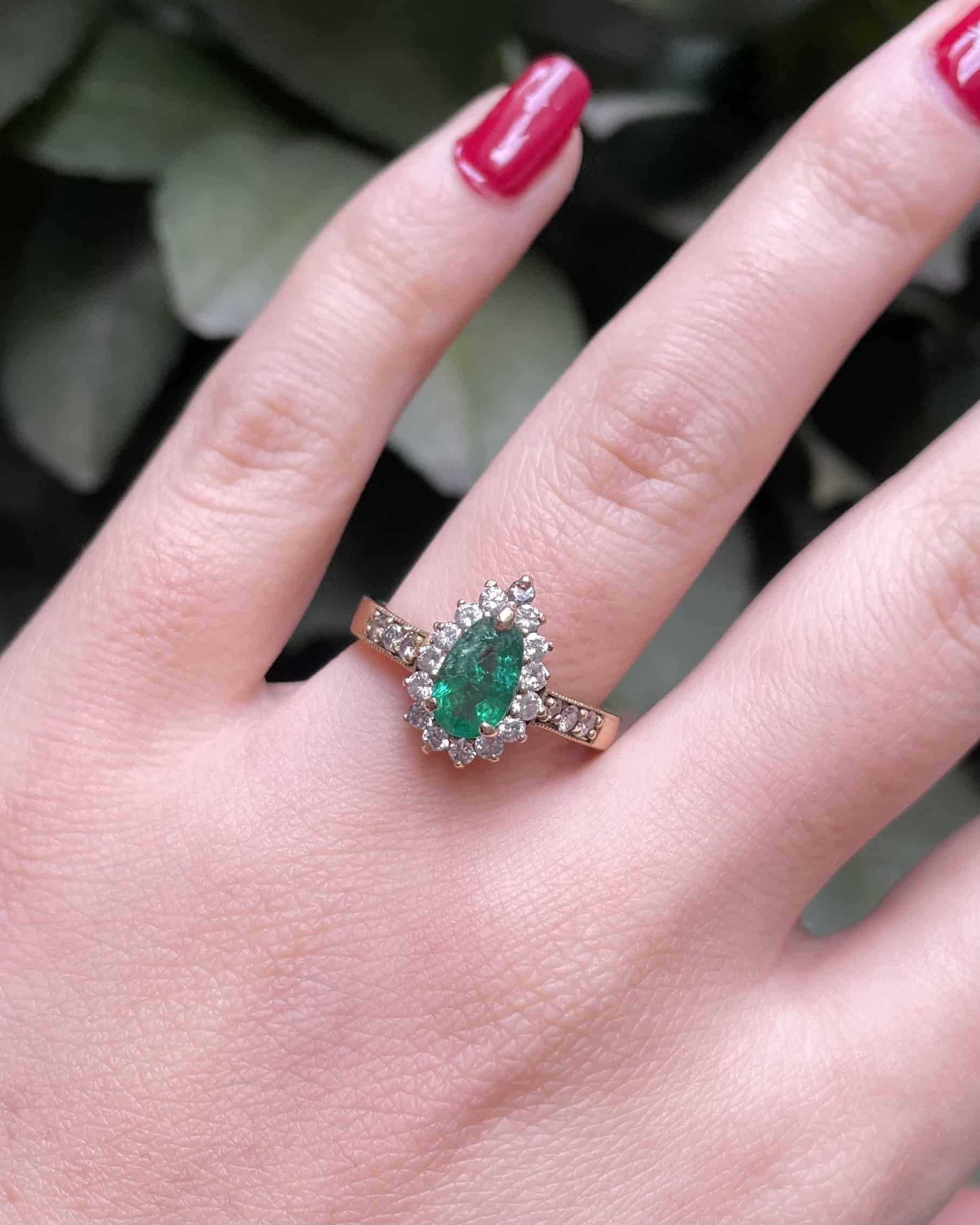 Bague Marguerite Émeraude 0.68 carat &amp; Diamants "Nelia" - Elliade Paris