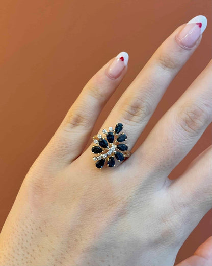 Bague Vintage Fleur 9 Saphirs 1.60 carat &amp; Diamants &quot;Maina&quot; - Elliade Paris