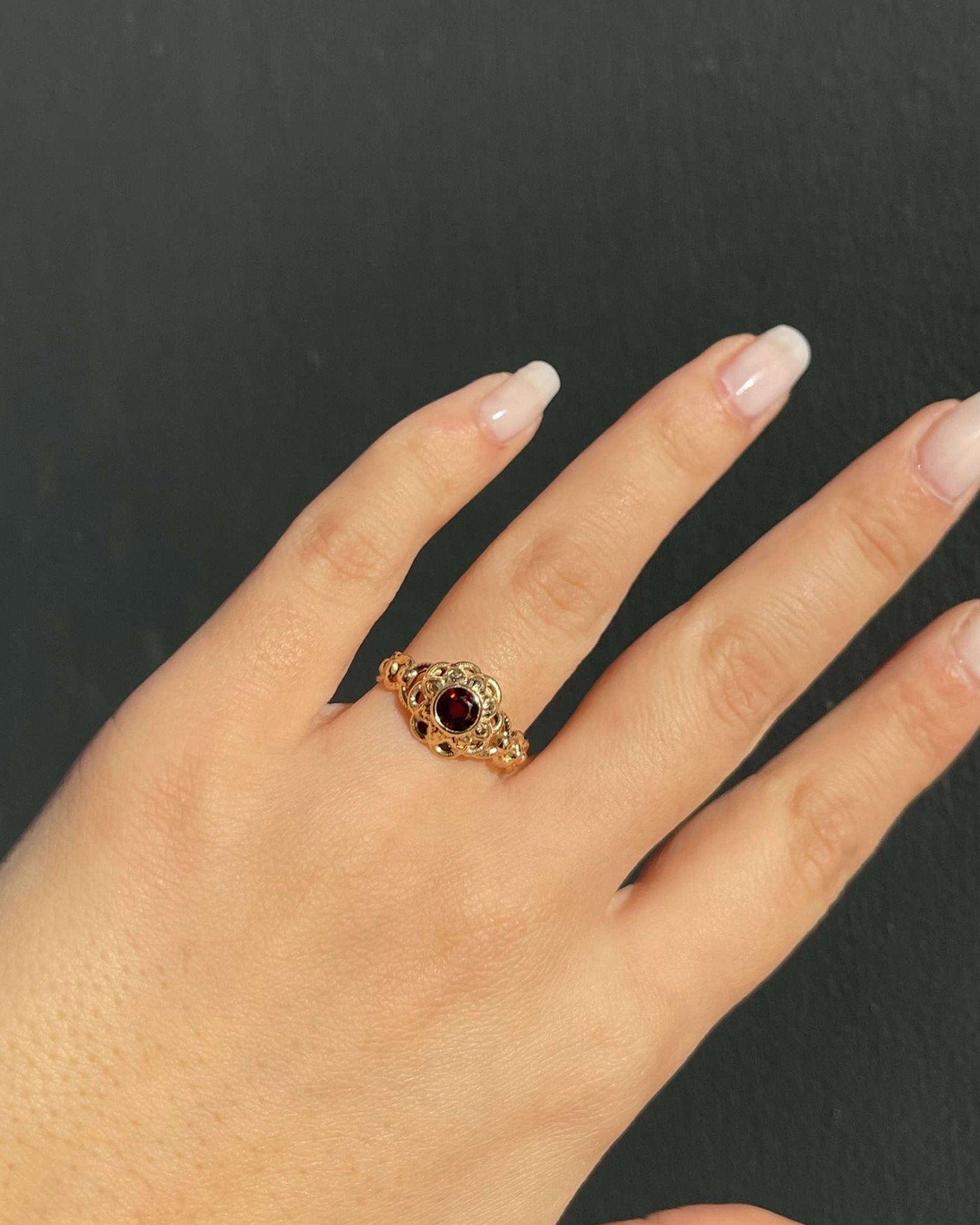 Bague Vintage Grenat Fleur "Florina" - Elliade Paris