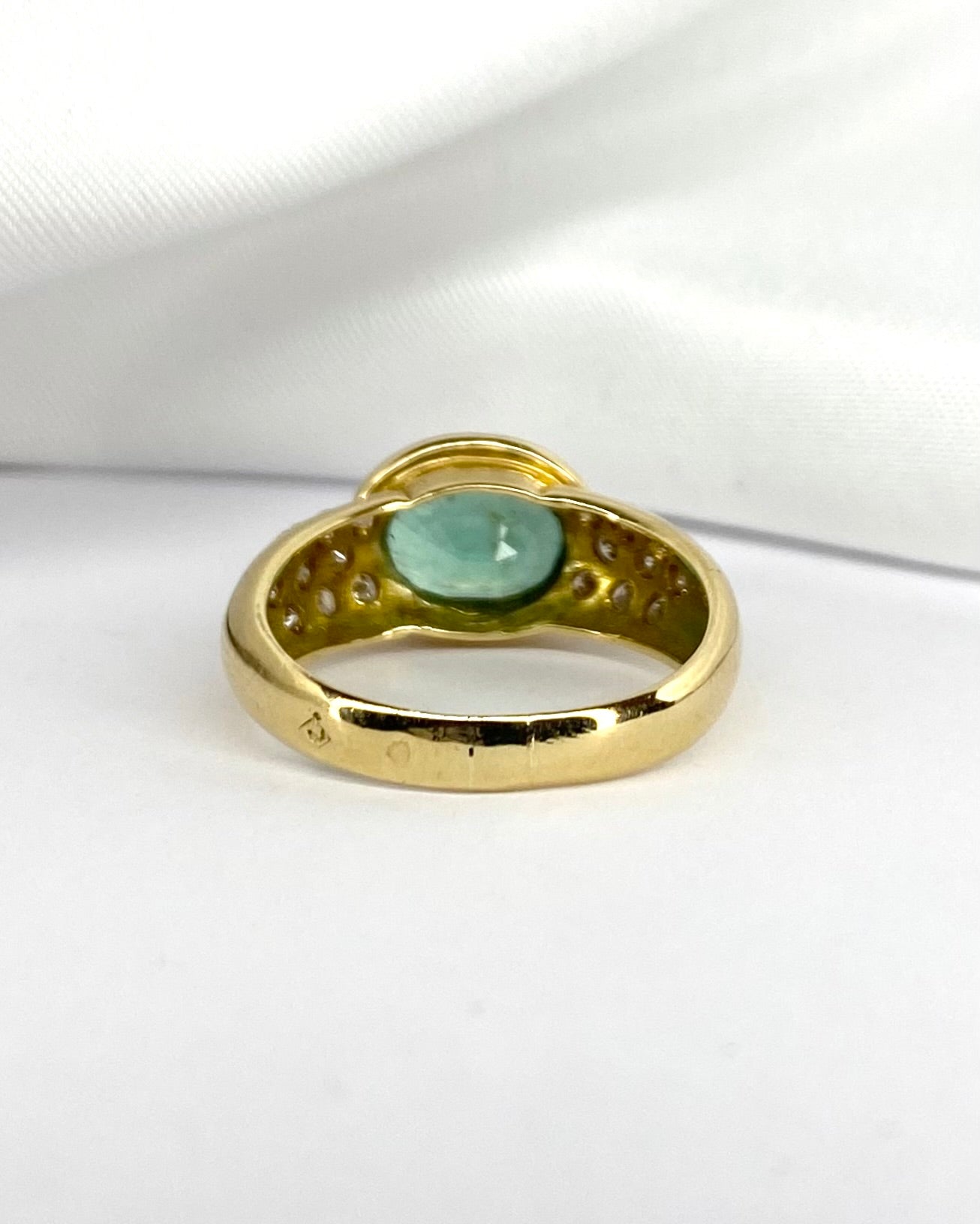 Bague Vintage Jonc Emeraude 1.78 Carat &amp; 18 Diamants "Carolina" - Elliade Paris