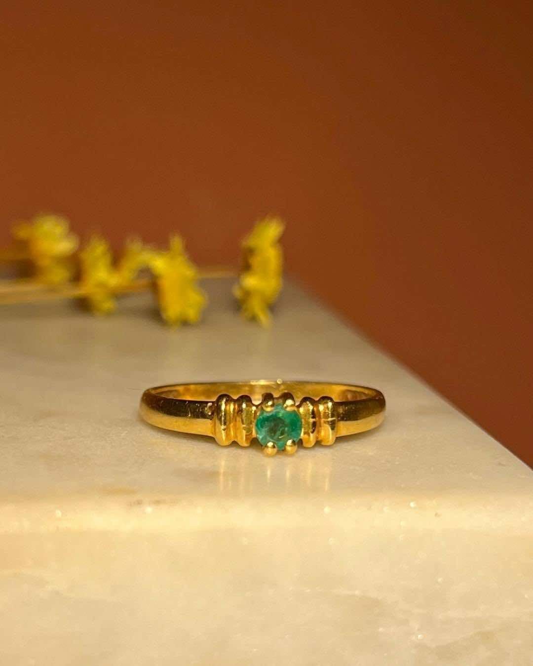 Bague Vintage Jonc émeraude "Clarie" - Elliade Paris