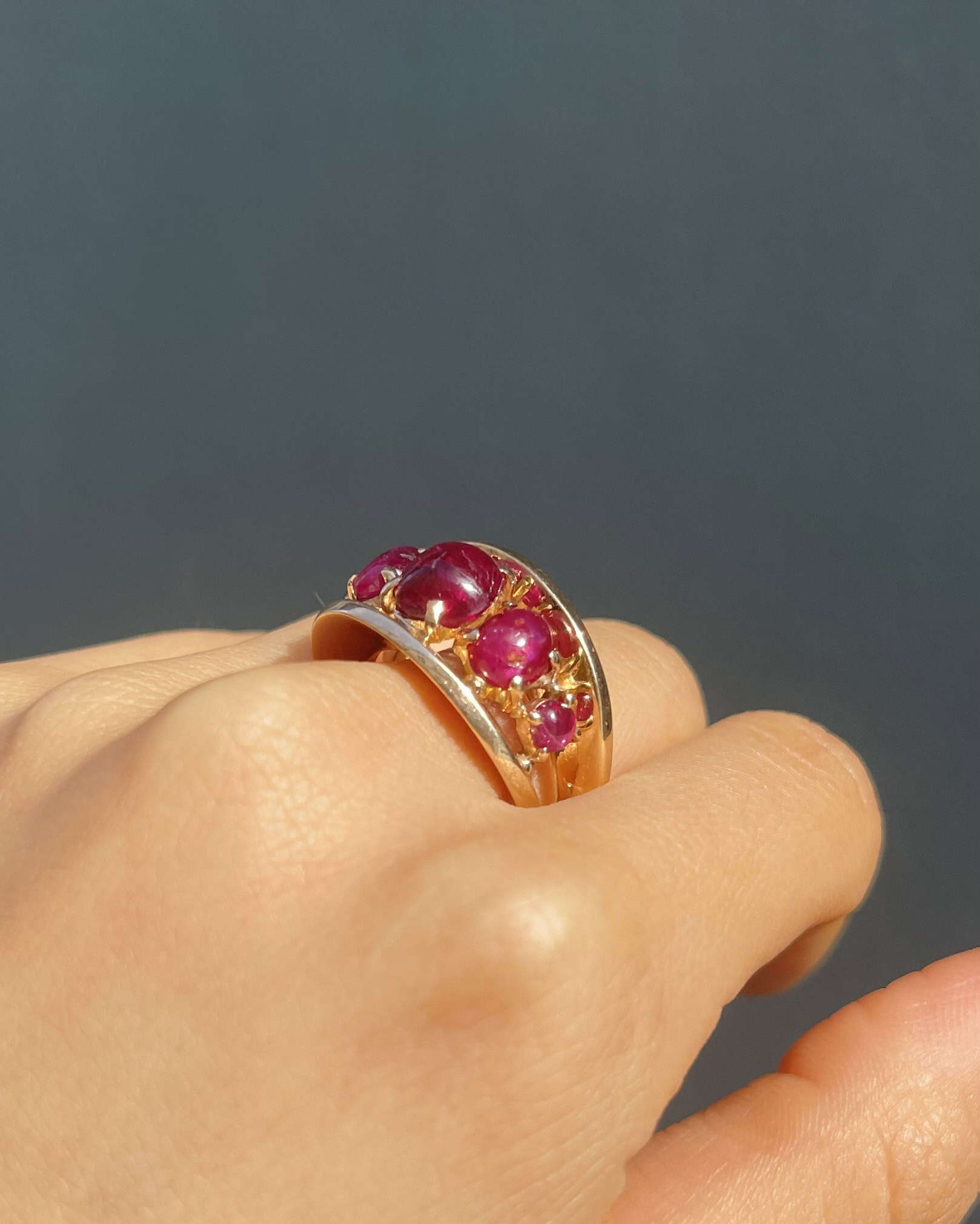 Bague Vintage Jonc Rubis Cabochon 5.20 carats &quot;Irene&quot; - Elliade Paris