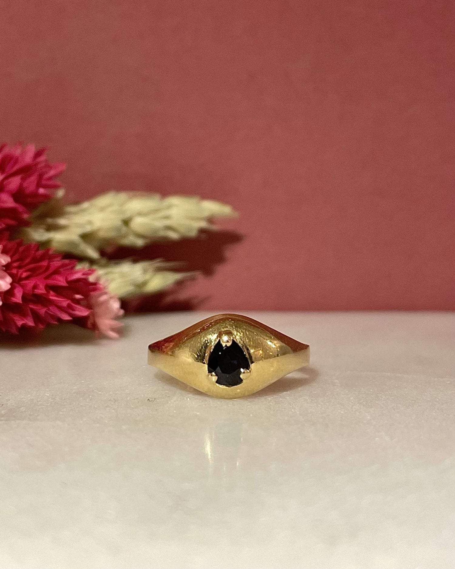 Bague Vintage Jonc Saphir Goutte &quot;Mallomé&quot; - Elliade Paris