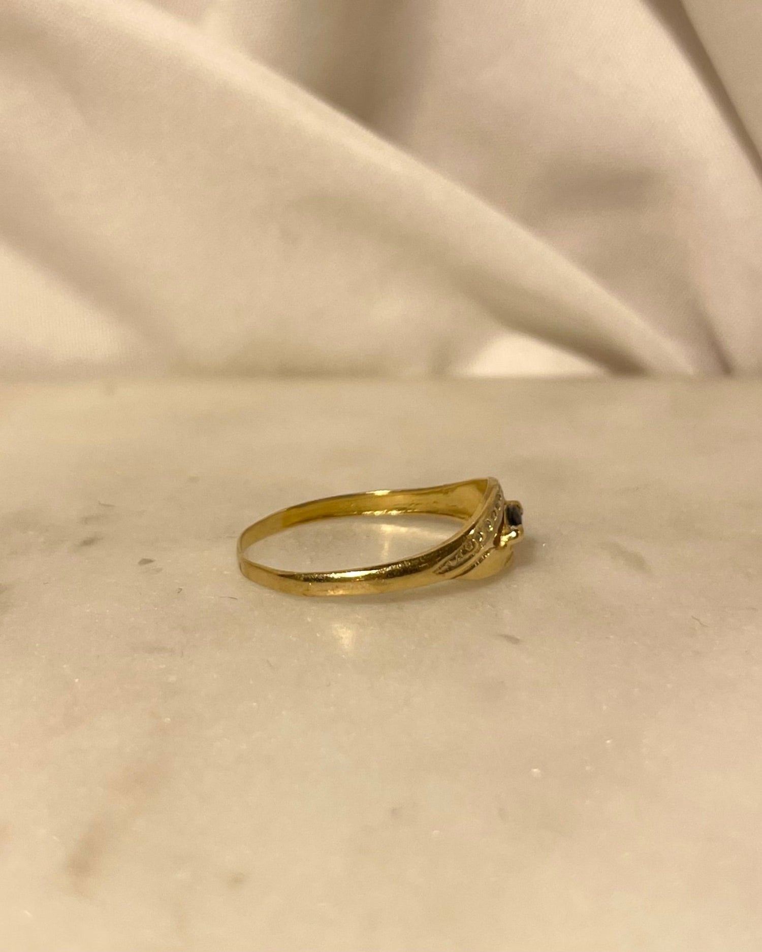Bague Vintage Jonc Saphir &quot;Marnie&quot; - Elliade Paris