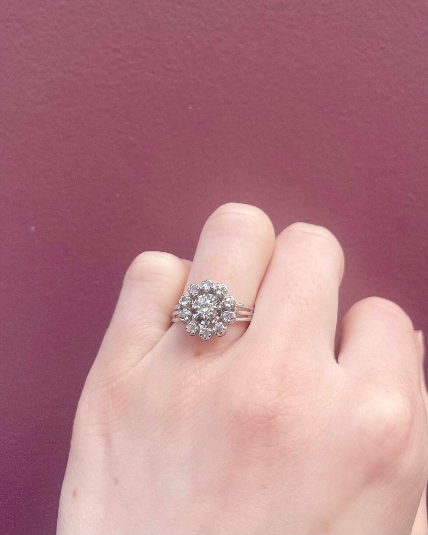Bague Vintage Marguerite 11 Diamants 0.75 Carat &quot;Joyce&quot; - Elliade Paris